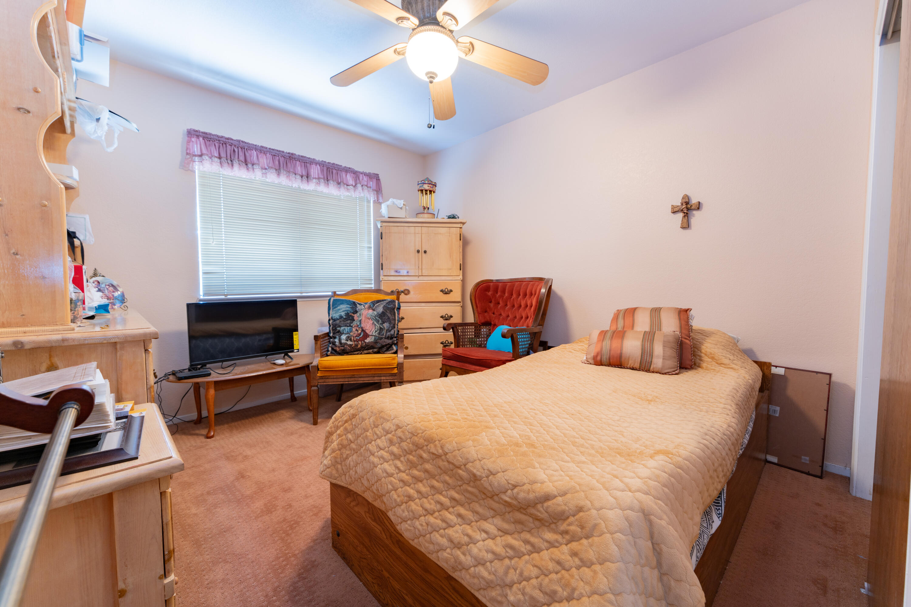 1490 Nancy Cir, Porterville, CA 93257