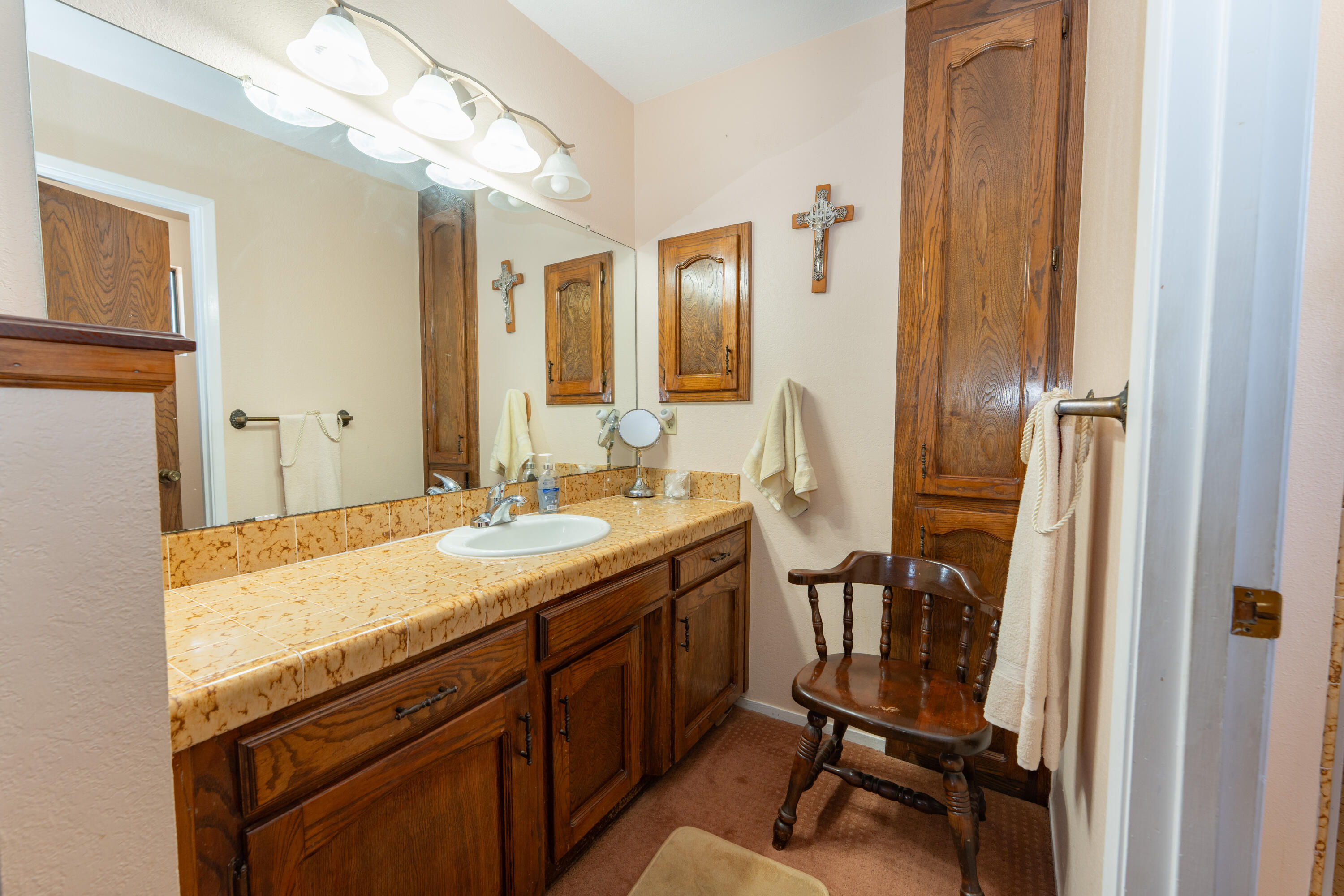 1490 Nancy Cir, Porterville, CA 93257