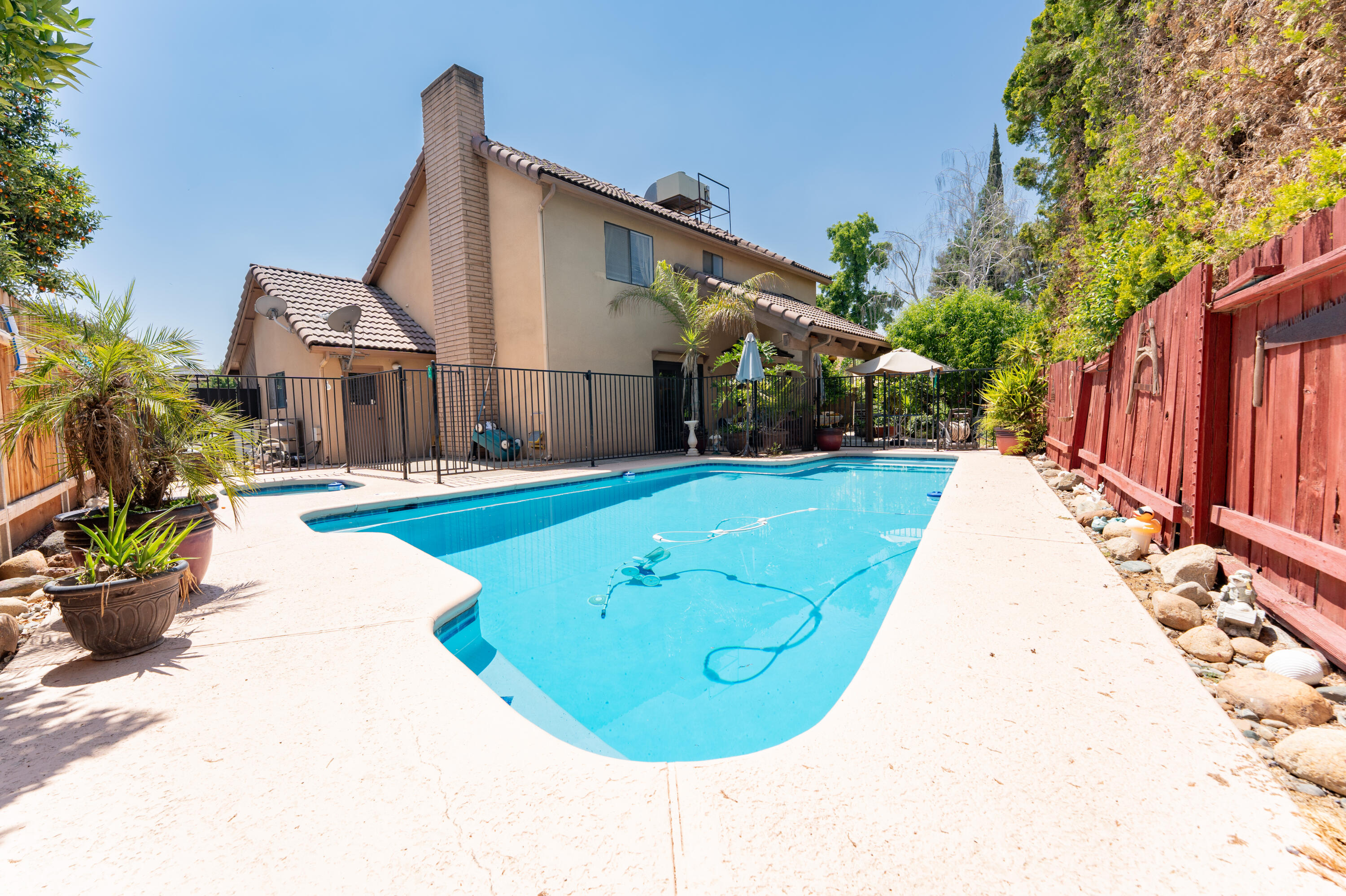 1490 Nancy Cir, Porterville, CA 93257