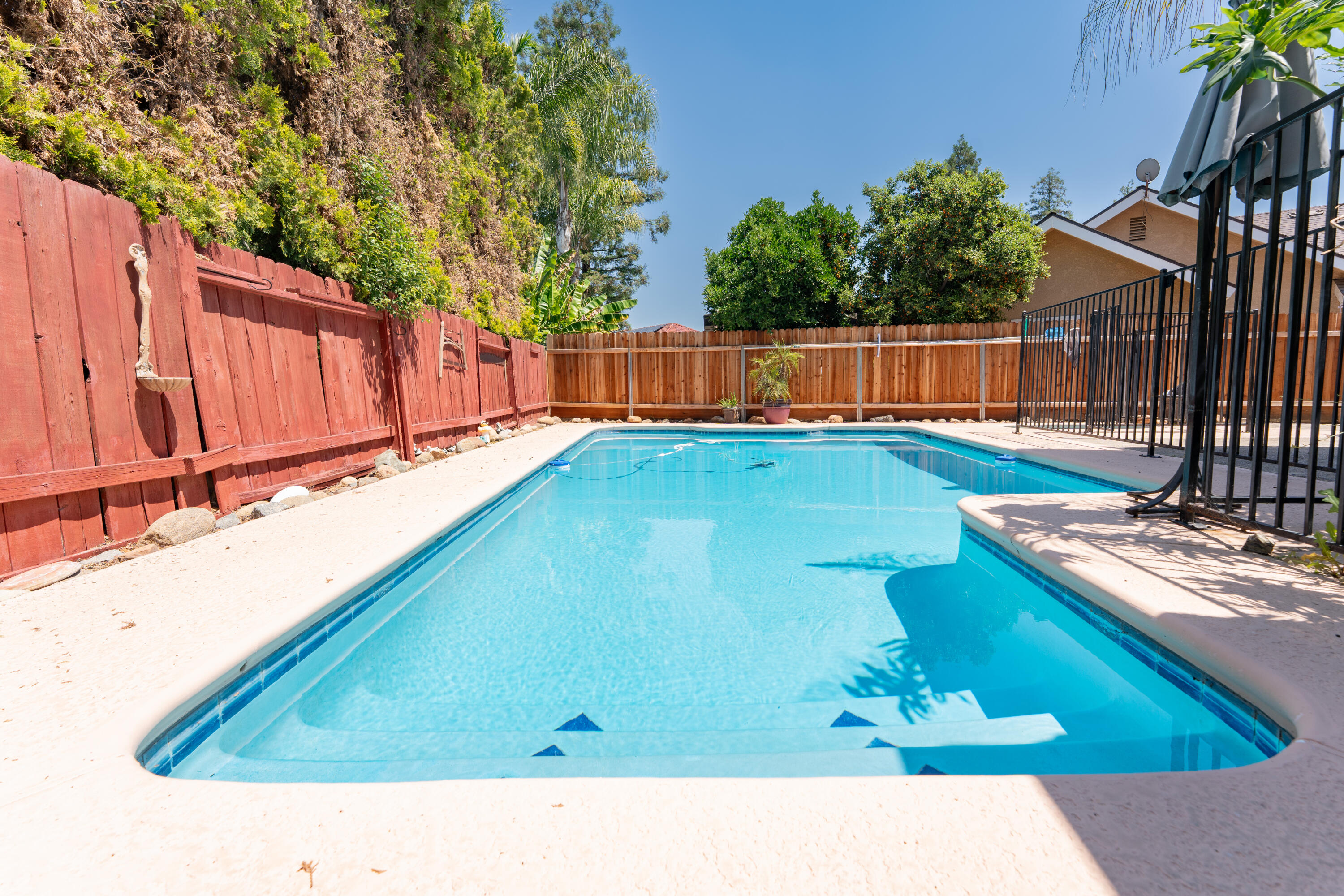1490 Nancy Cir, Porterville, CA 93257