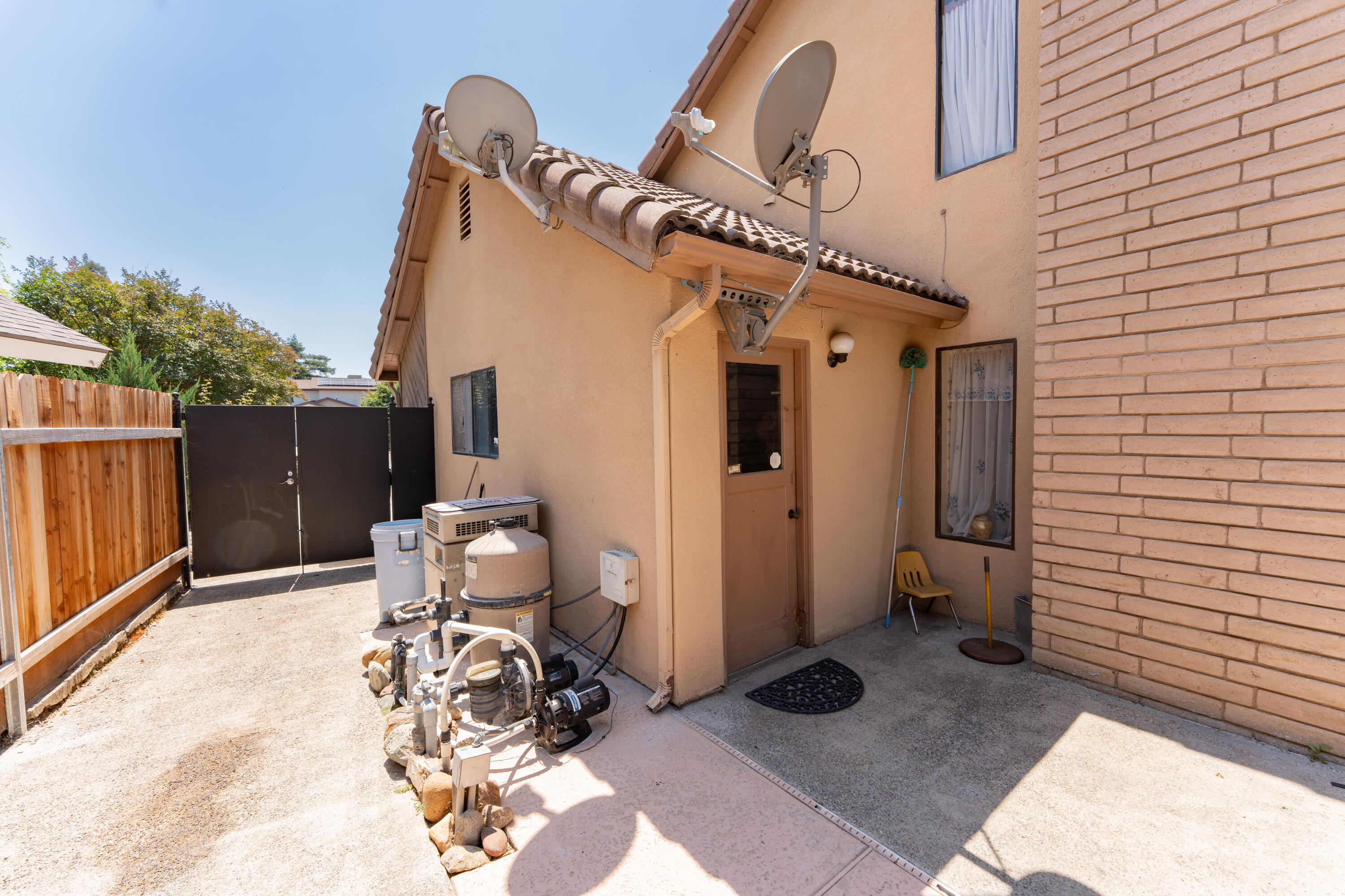 1490 Nancy Cir, Porterville, CA 93257