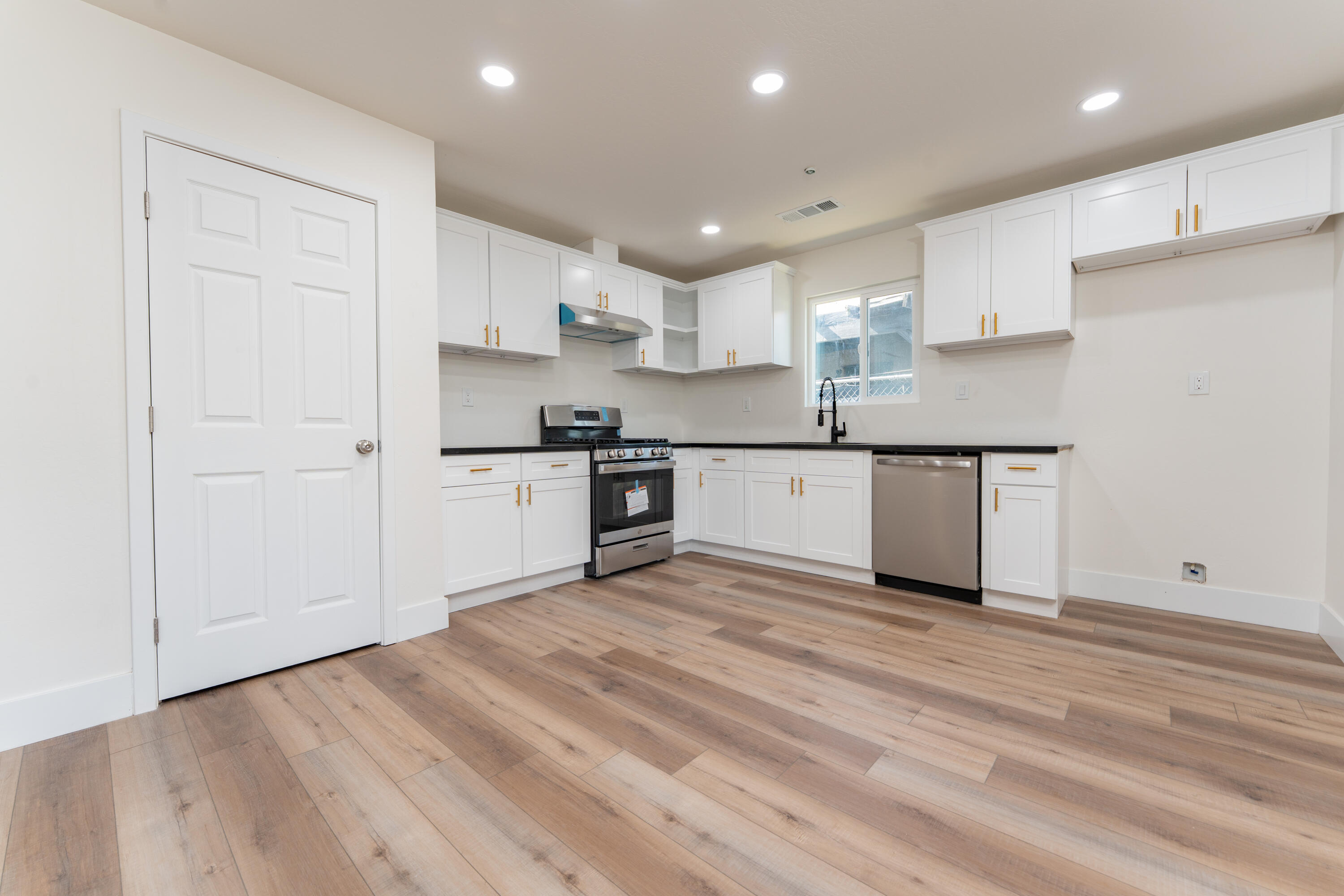 30750 Farr Rd, Visalia, CA 93291
