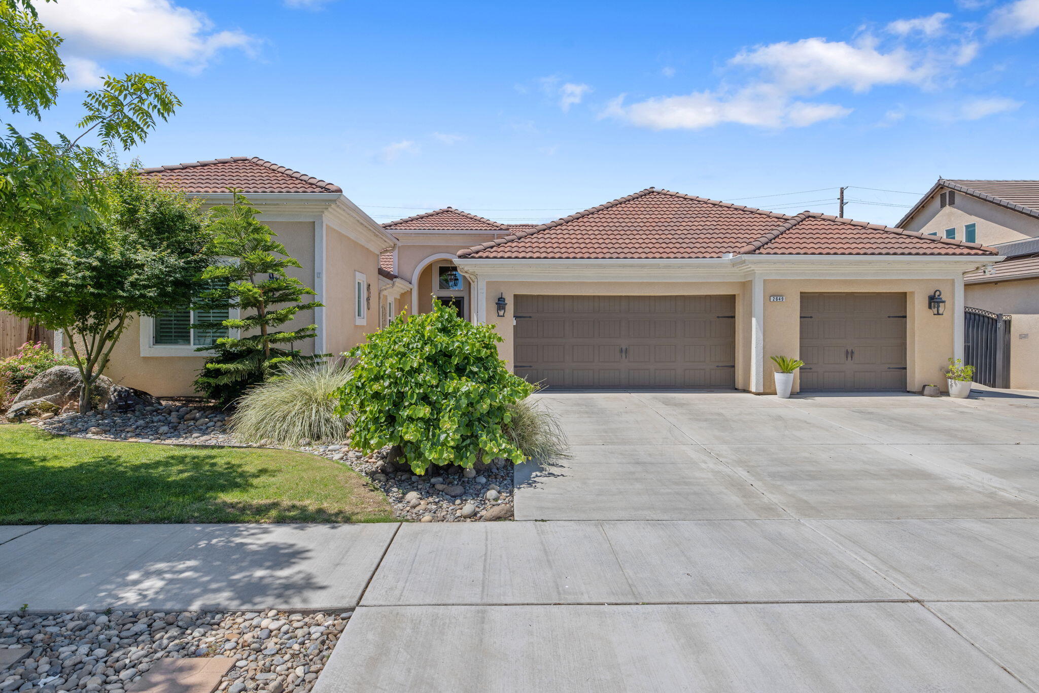 2649 N Sidney St, Visalia, CA 93291