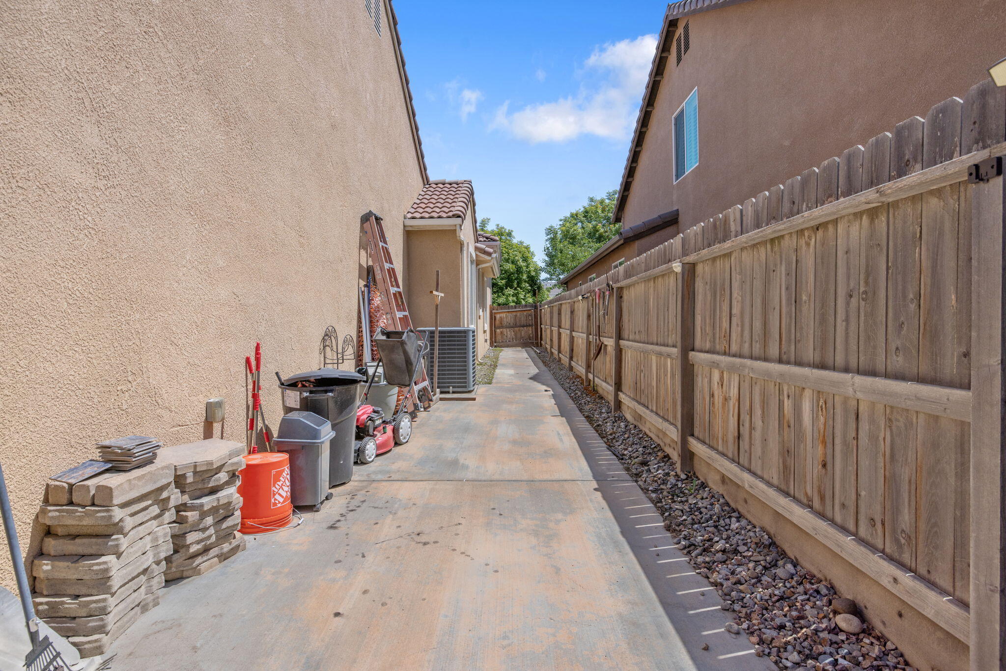 2649 N Sidney St, Visalia, CA 93291