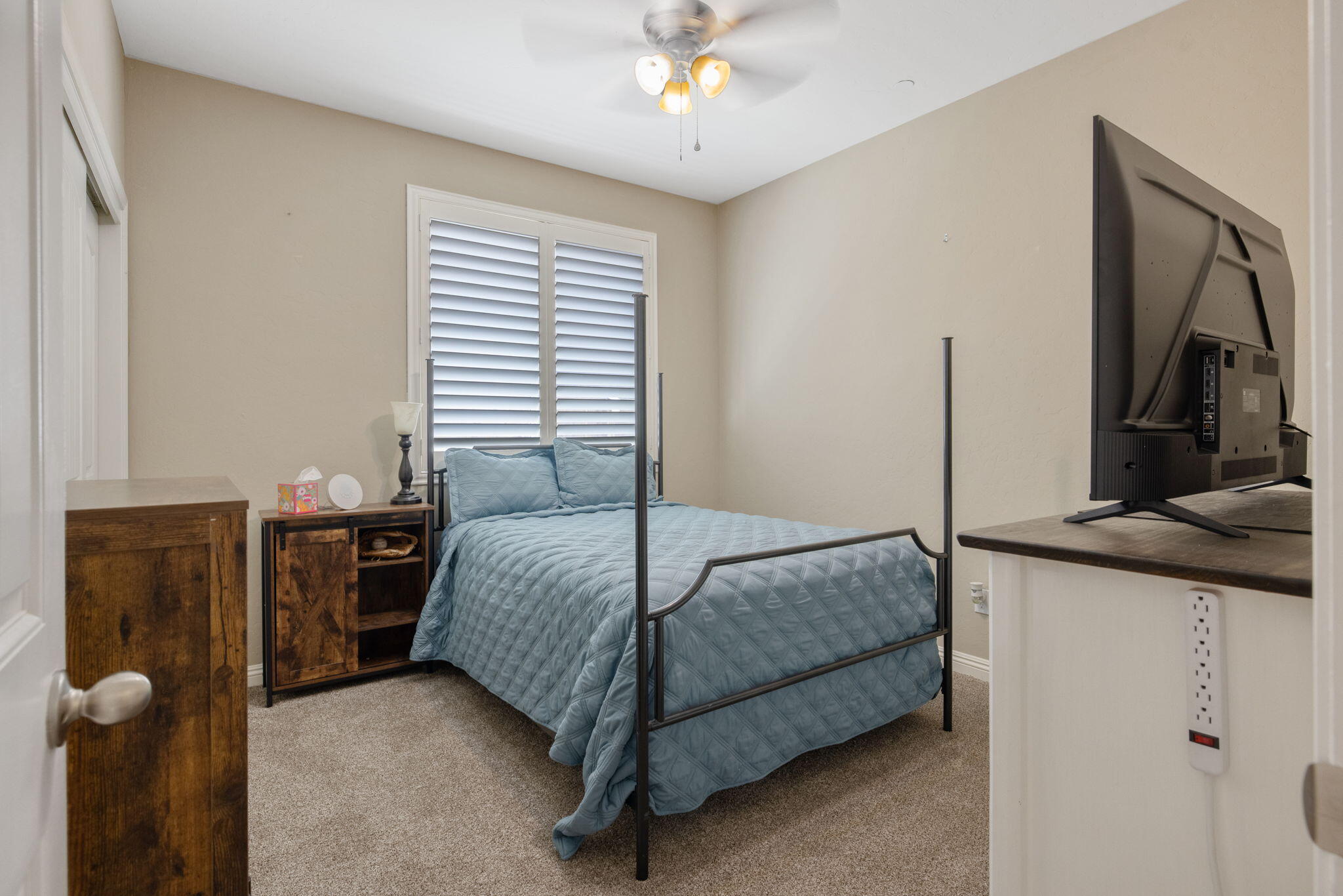 2649 N Sidney St, Visalia, CA 93291