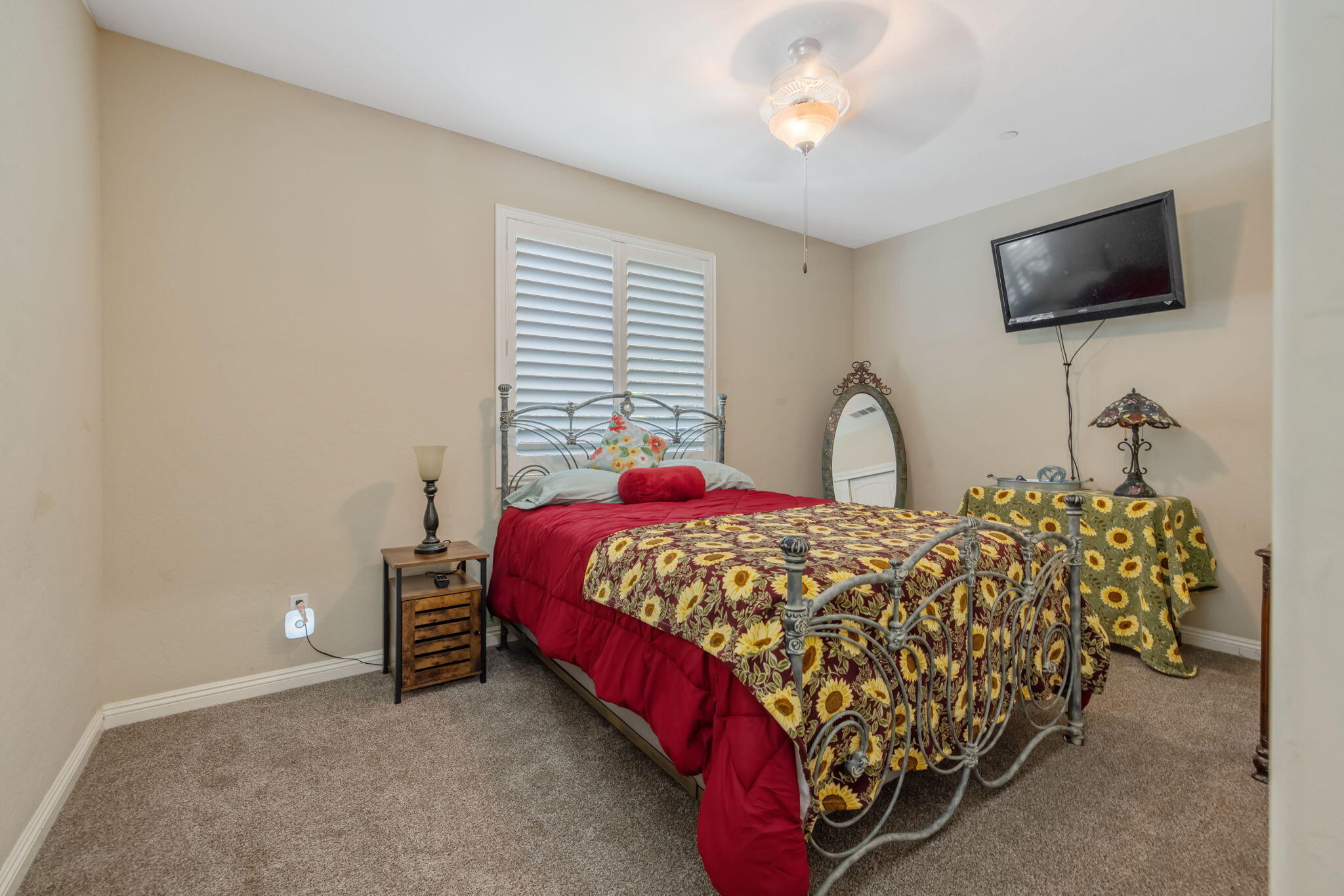 2649 N Sidney St, Visalia, CA 93291