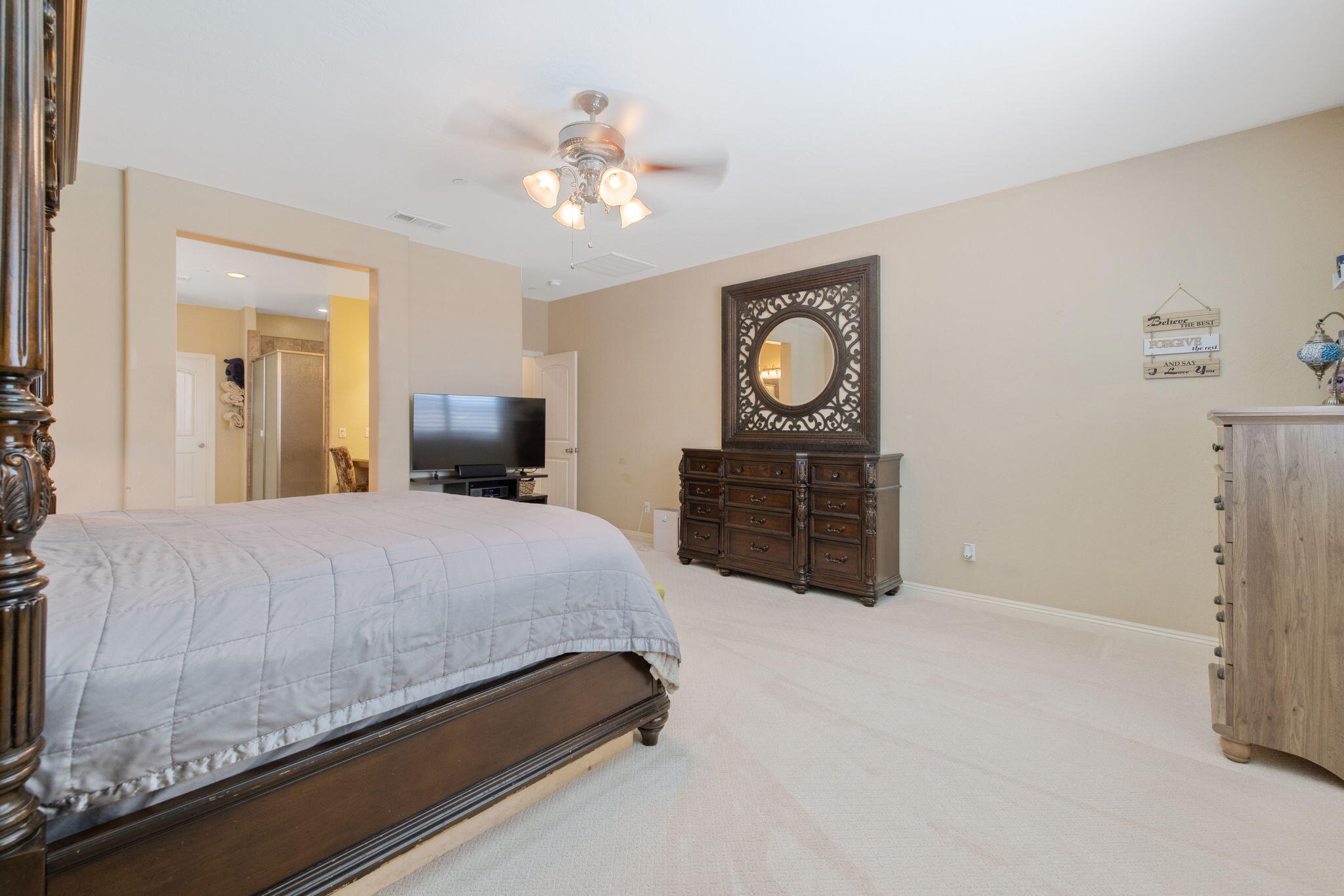 2649 N Sidney St, Visalia, CA 93291