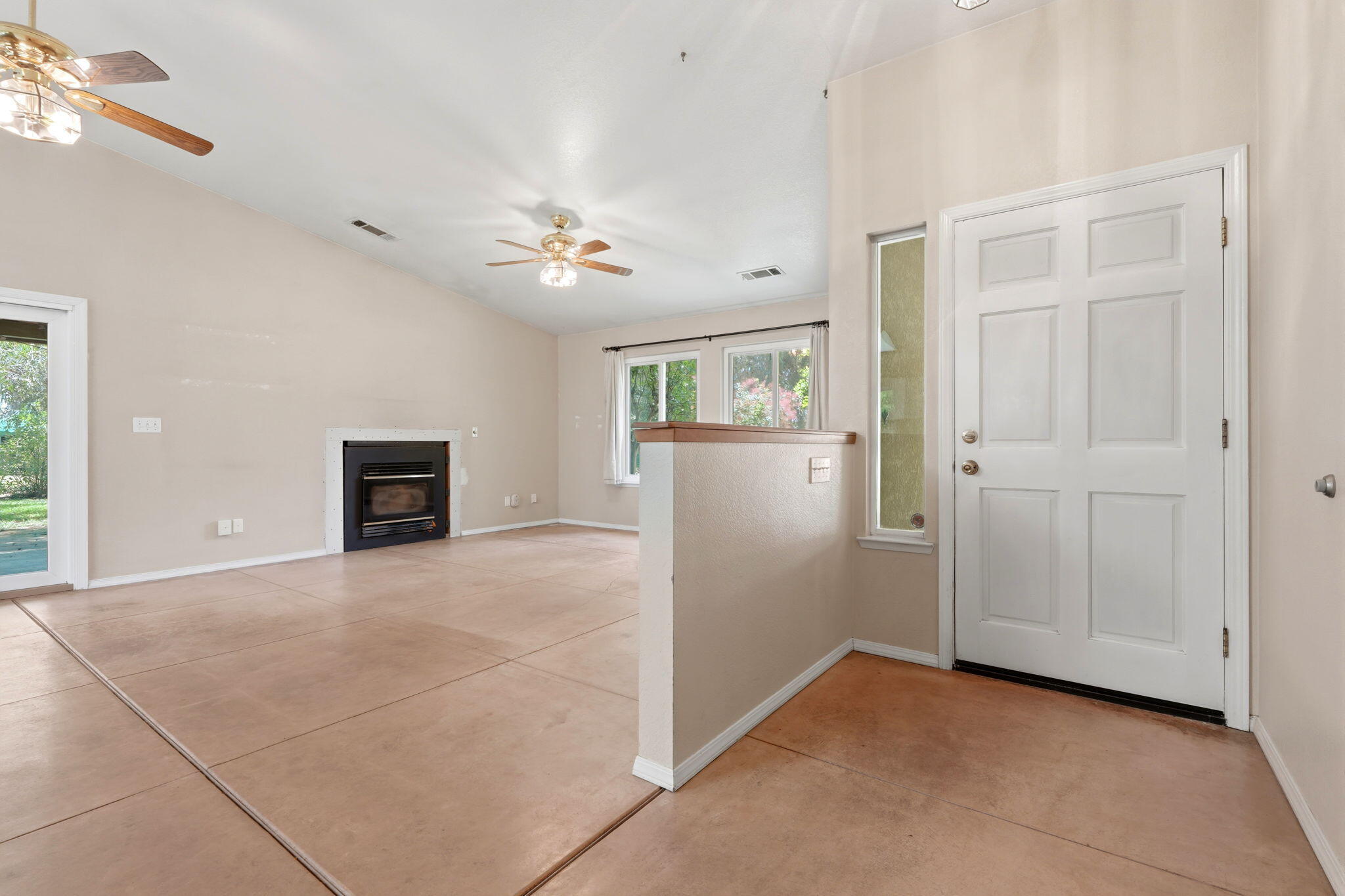 12470 Hacienda Ave, Visalia, CA 93291