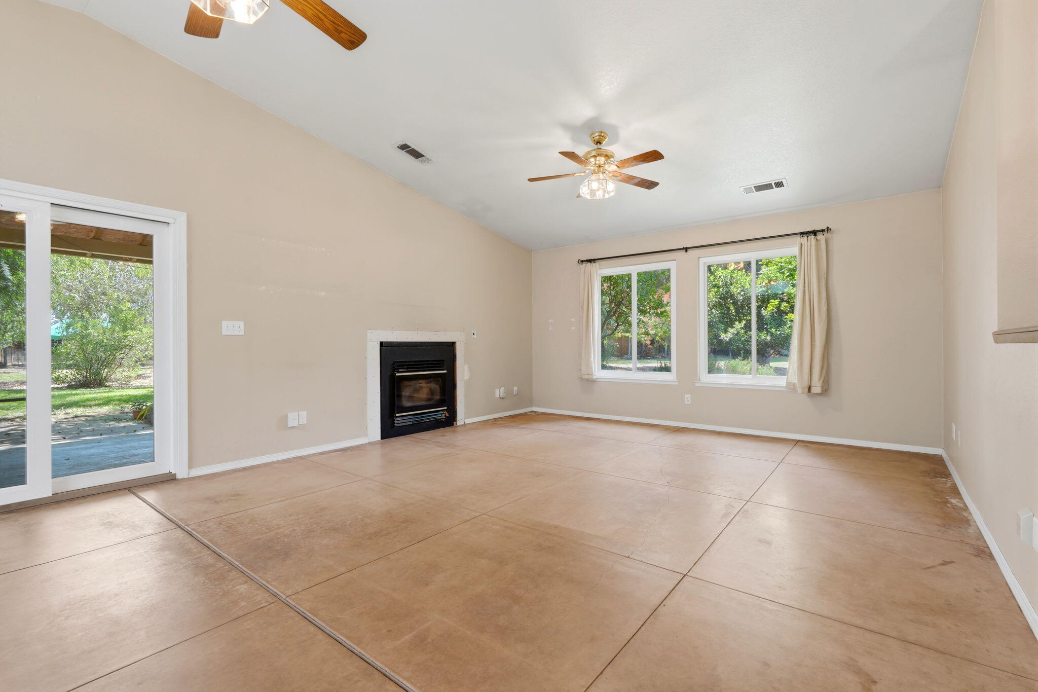 12470 Hacienda Ave, Visalia, CA 93291