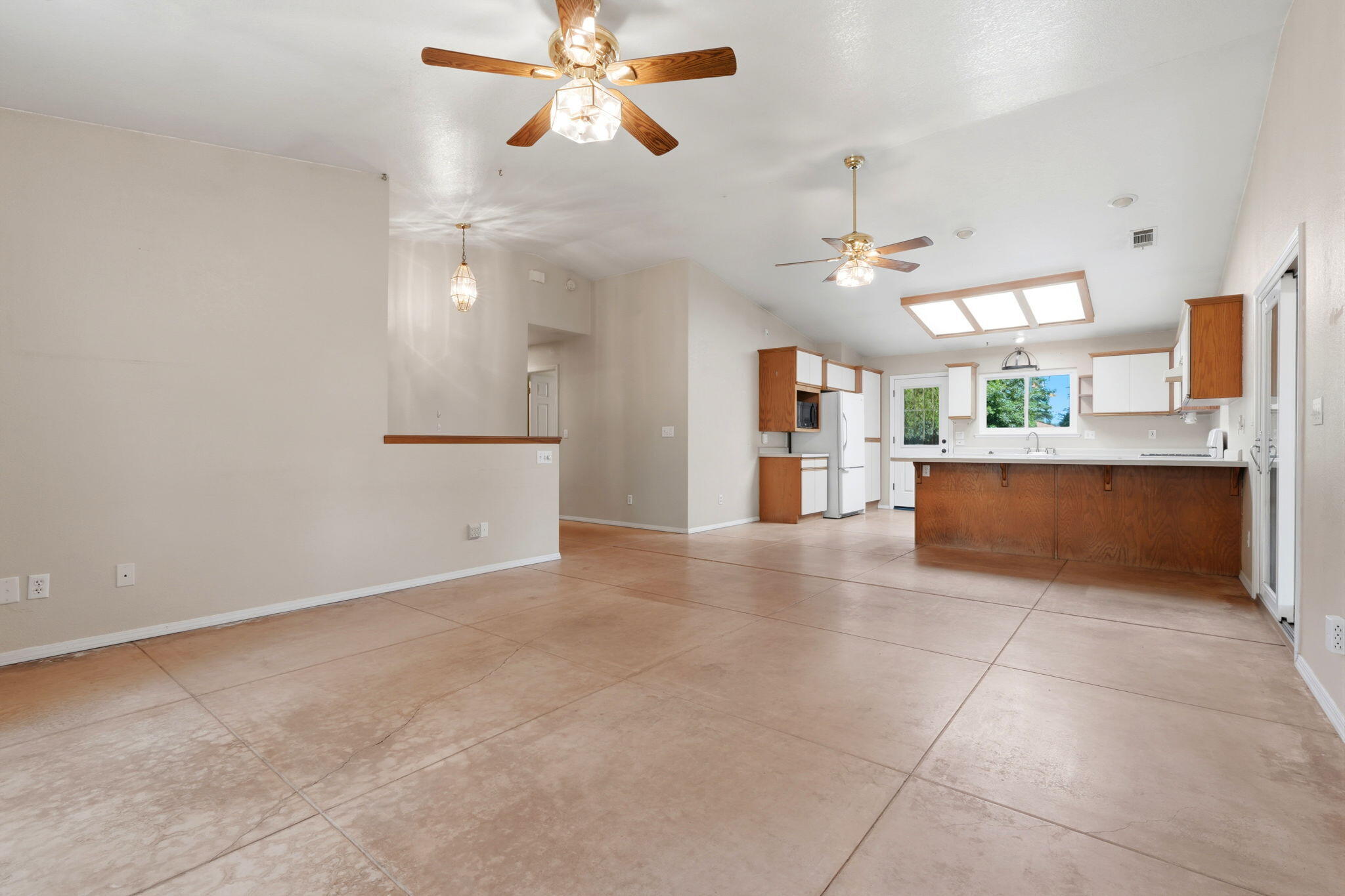 12470 Hacienda Ave, Visalia, CA 93291