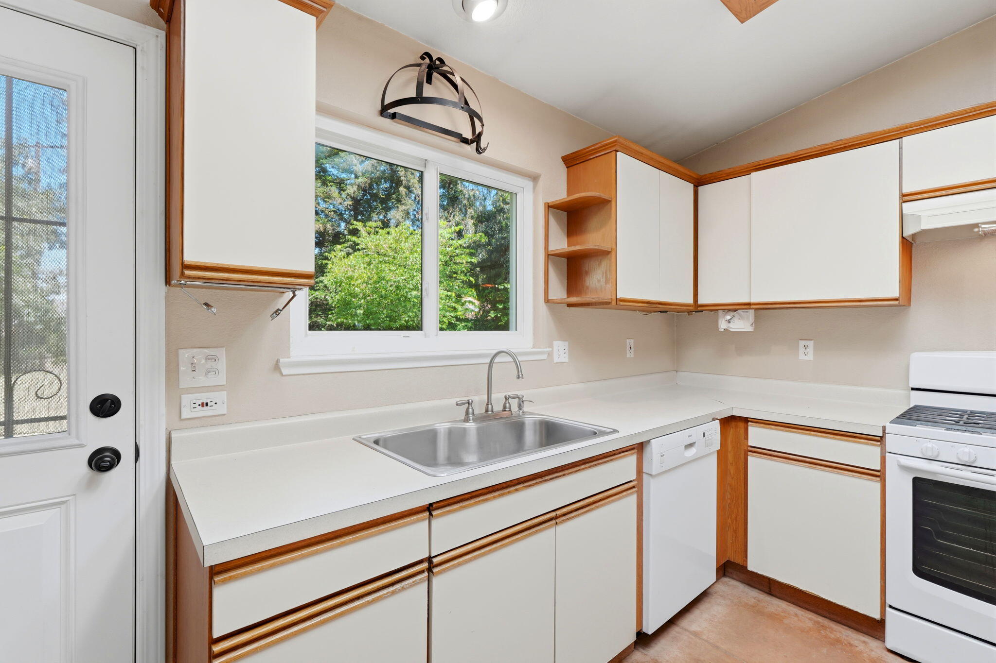 12470 Hacienda Ave, Visalia, CA 93291