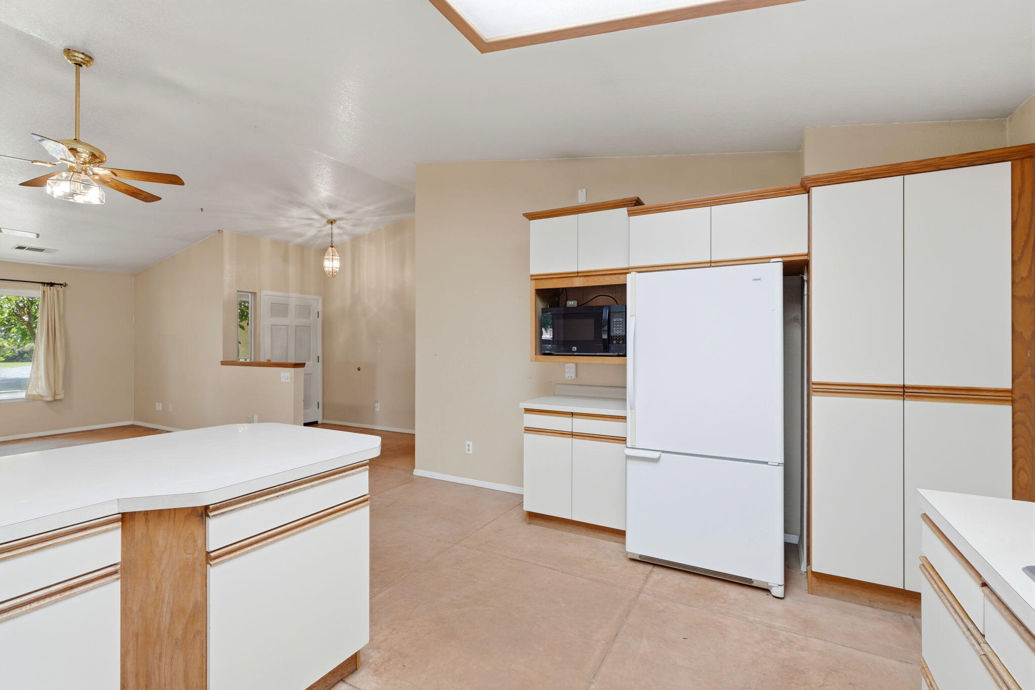 12470 Hacienda Ave, Visalia, CA 93291