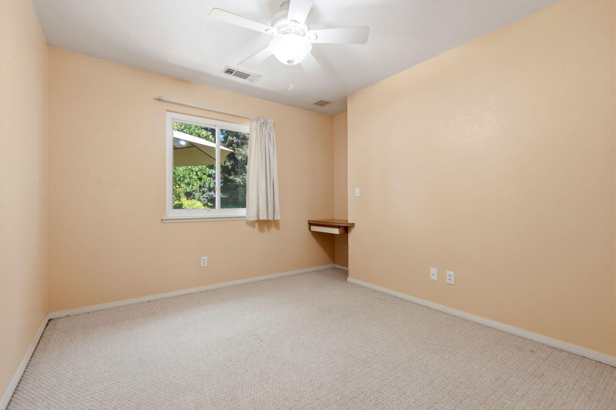 12470 Hacienda Ave, Visalia, CA 93291