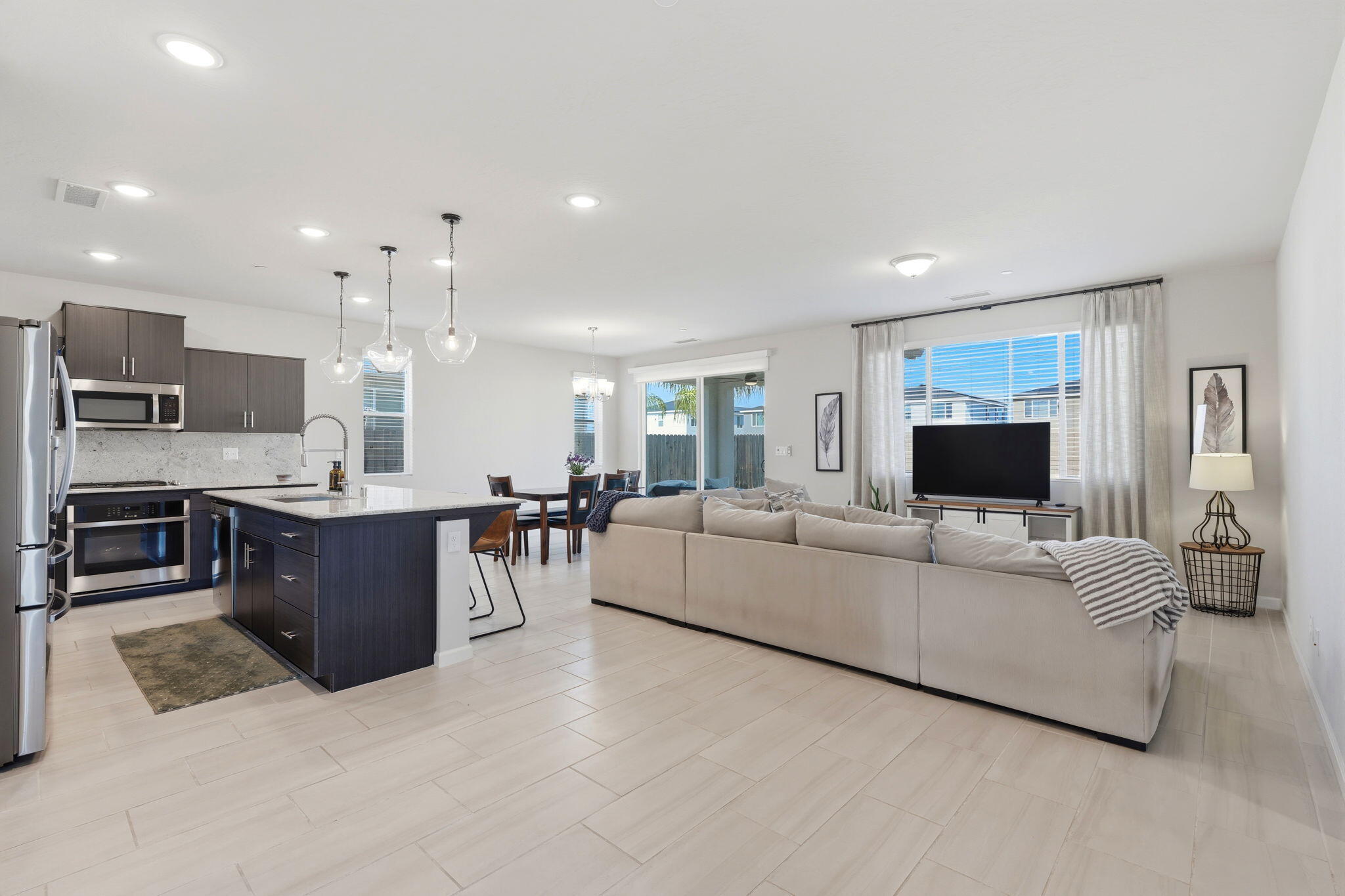 3245 Las Rosas Ave, Clovis, CA 93619