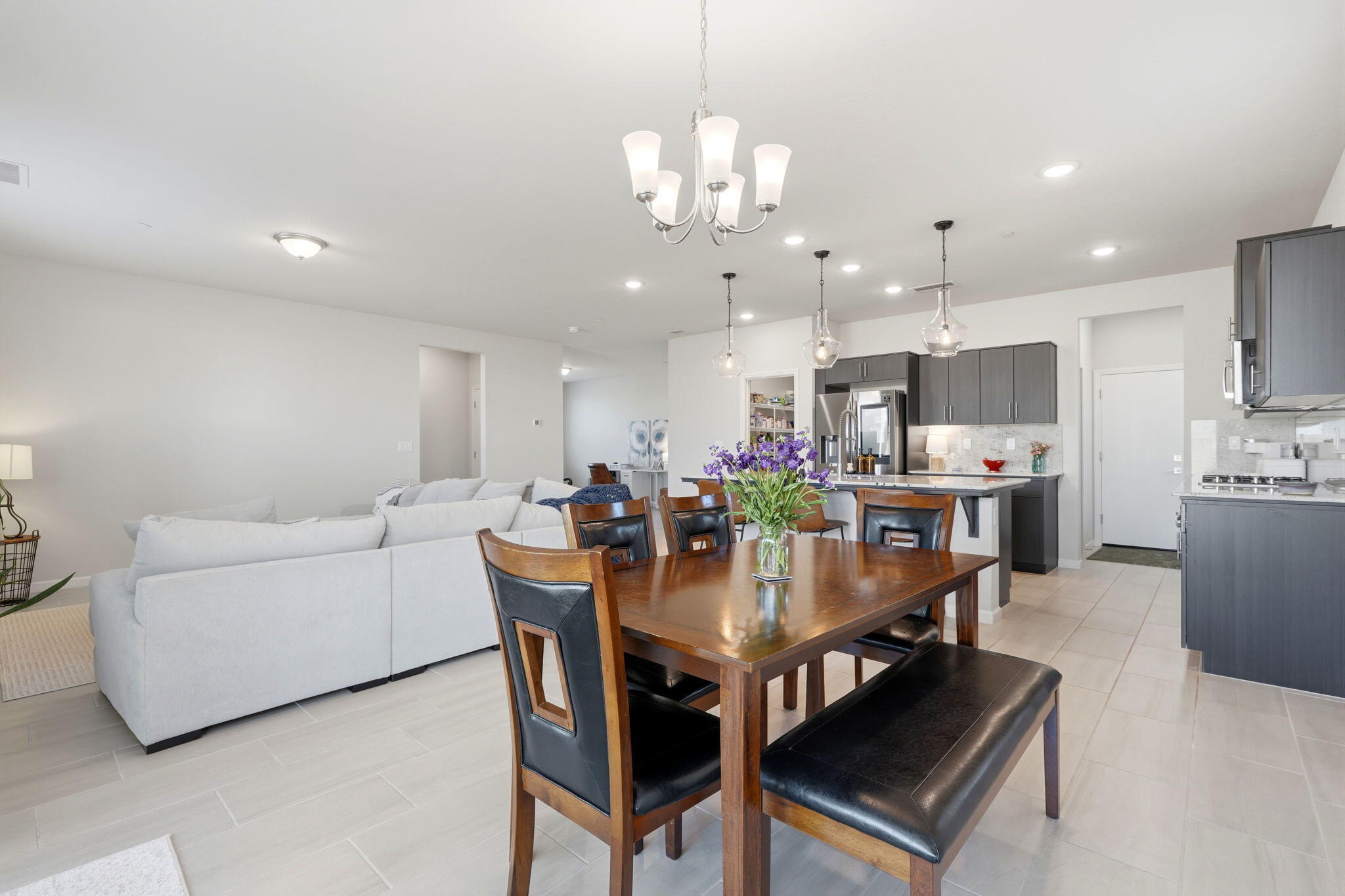 3245 Las Rosas Ave, Clovis, CA 93619