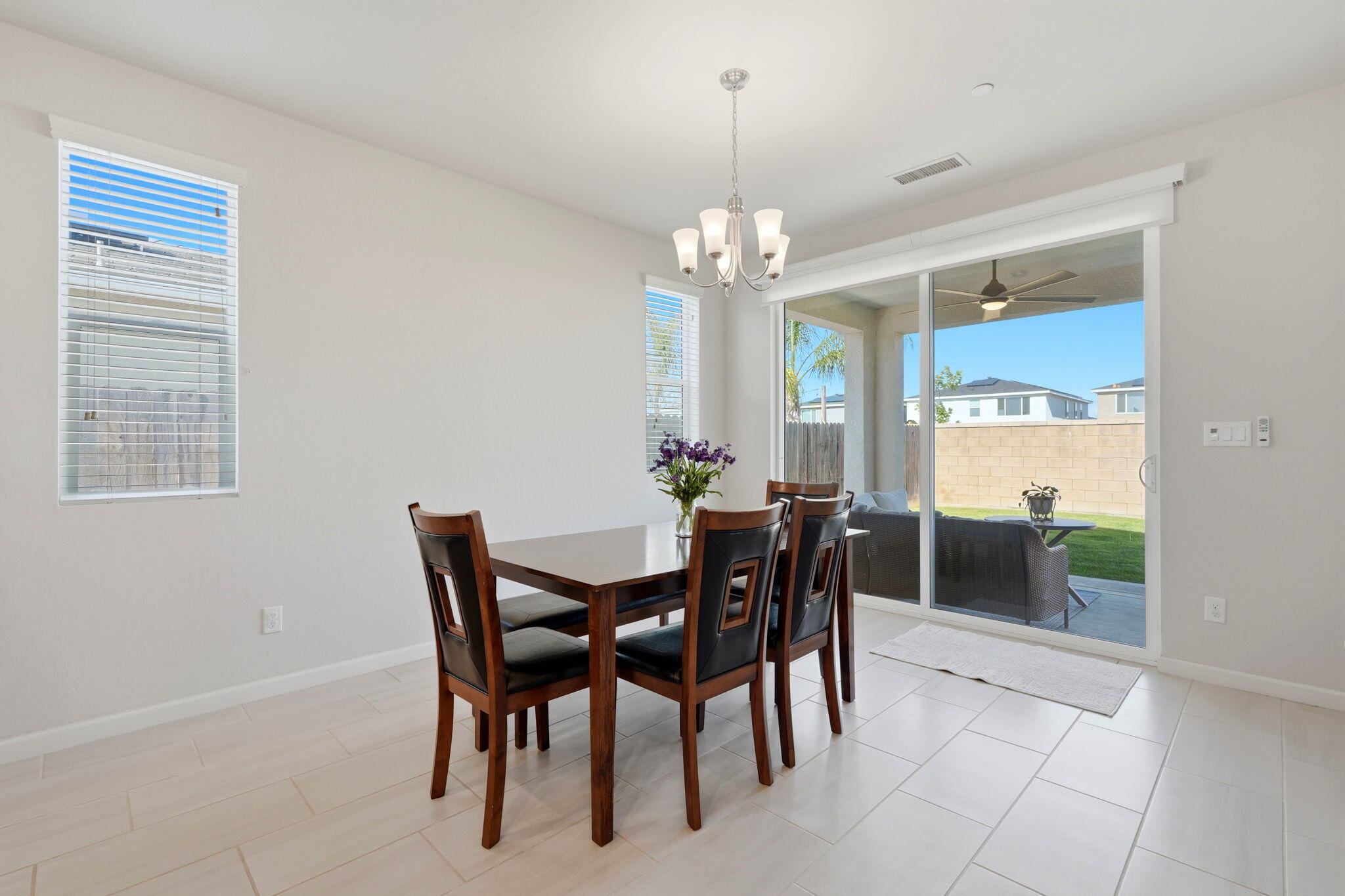 3245 Las Rosas Ave, Clovis, CA 93619
