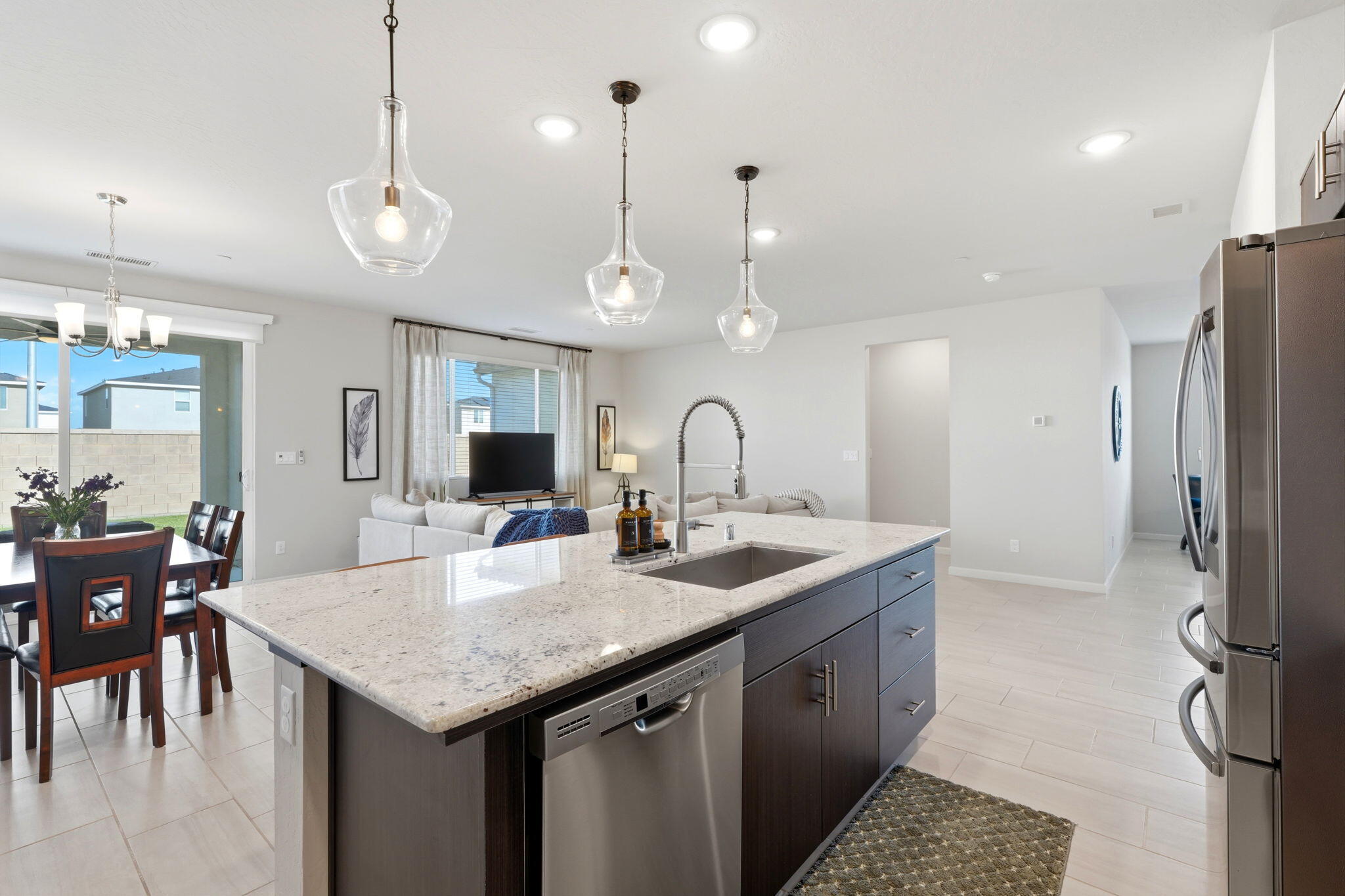 3245 Las Rosas Ave, Clovis, CA 93619