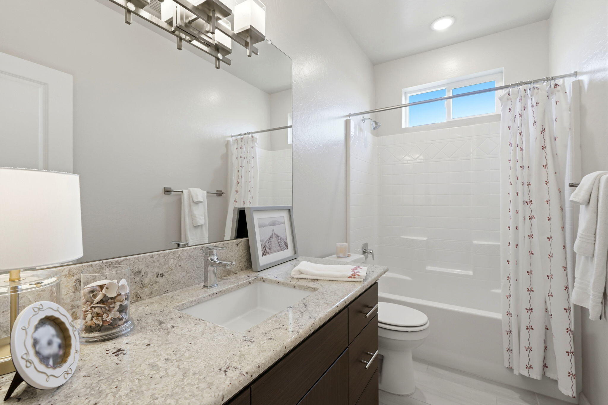 3245 Las Rosas Ave, Clovis, CA 93619