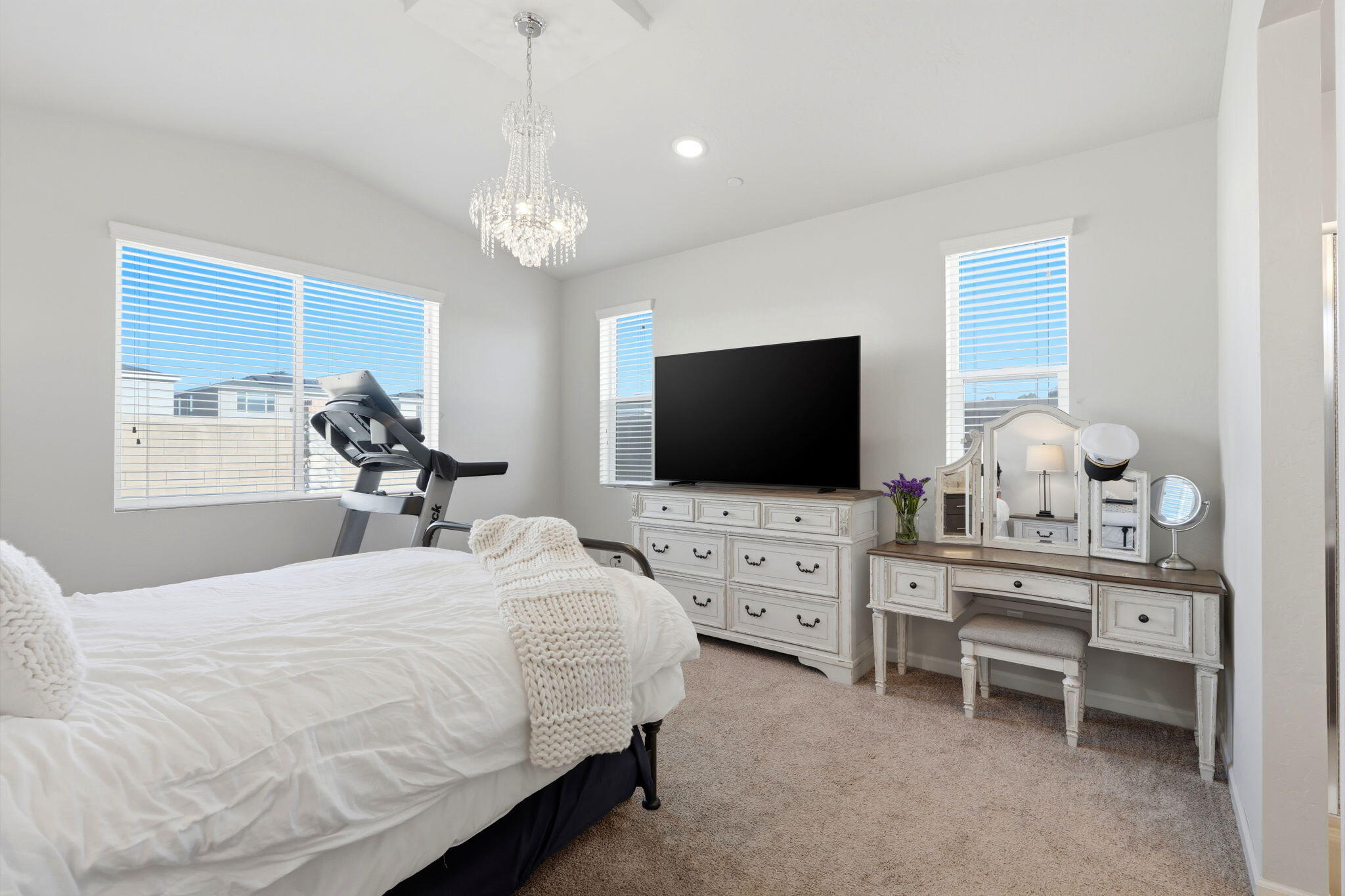 3245 Las Rosas Ave, Clovis, CA 93619