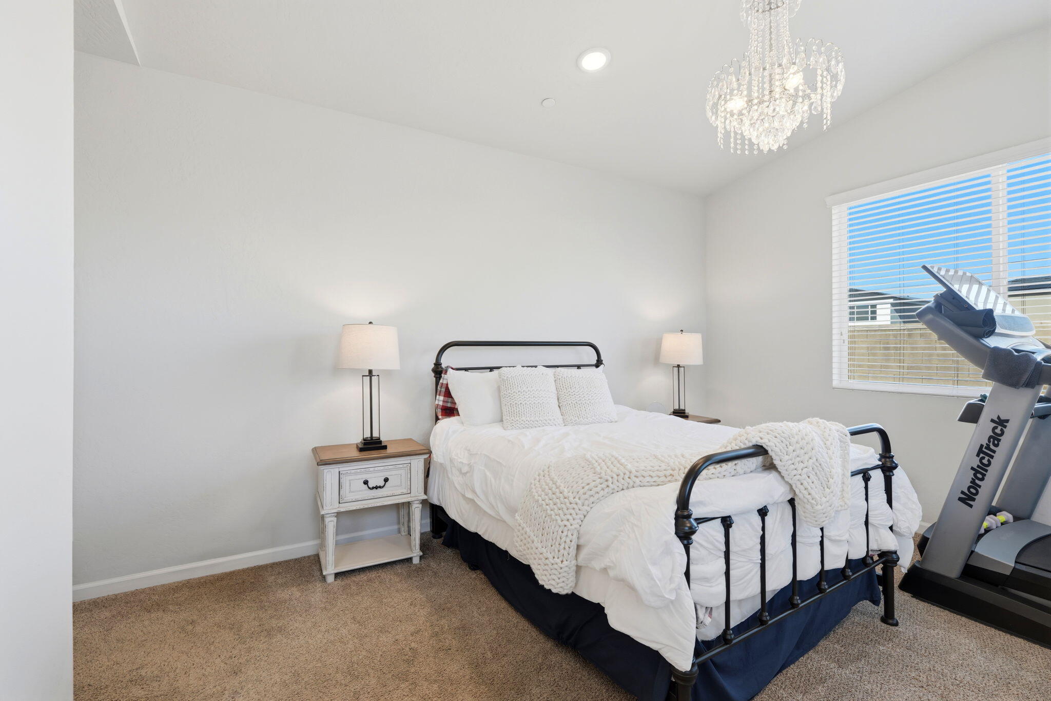 3245 Las Rosas Ave, Clovis, CA 93619