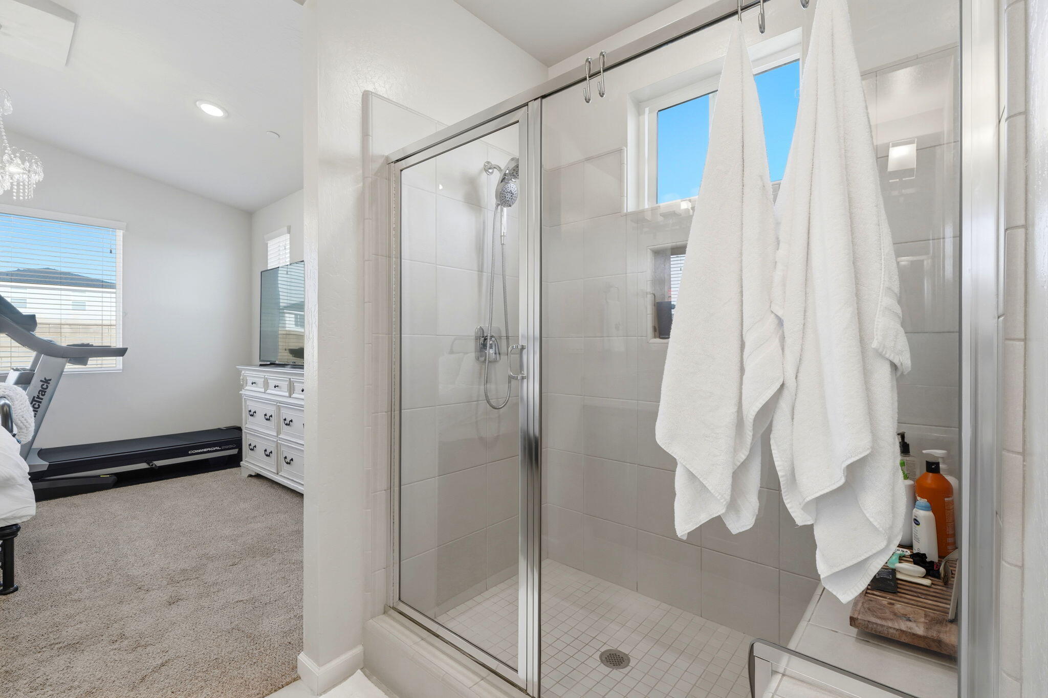 3245 Las Rosas Ave, Clovis, CA 93619