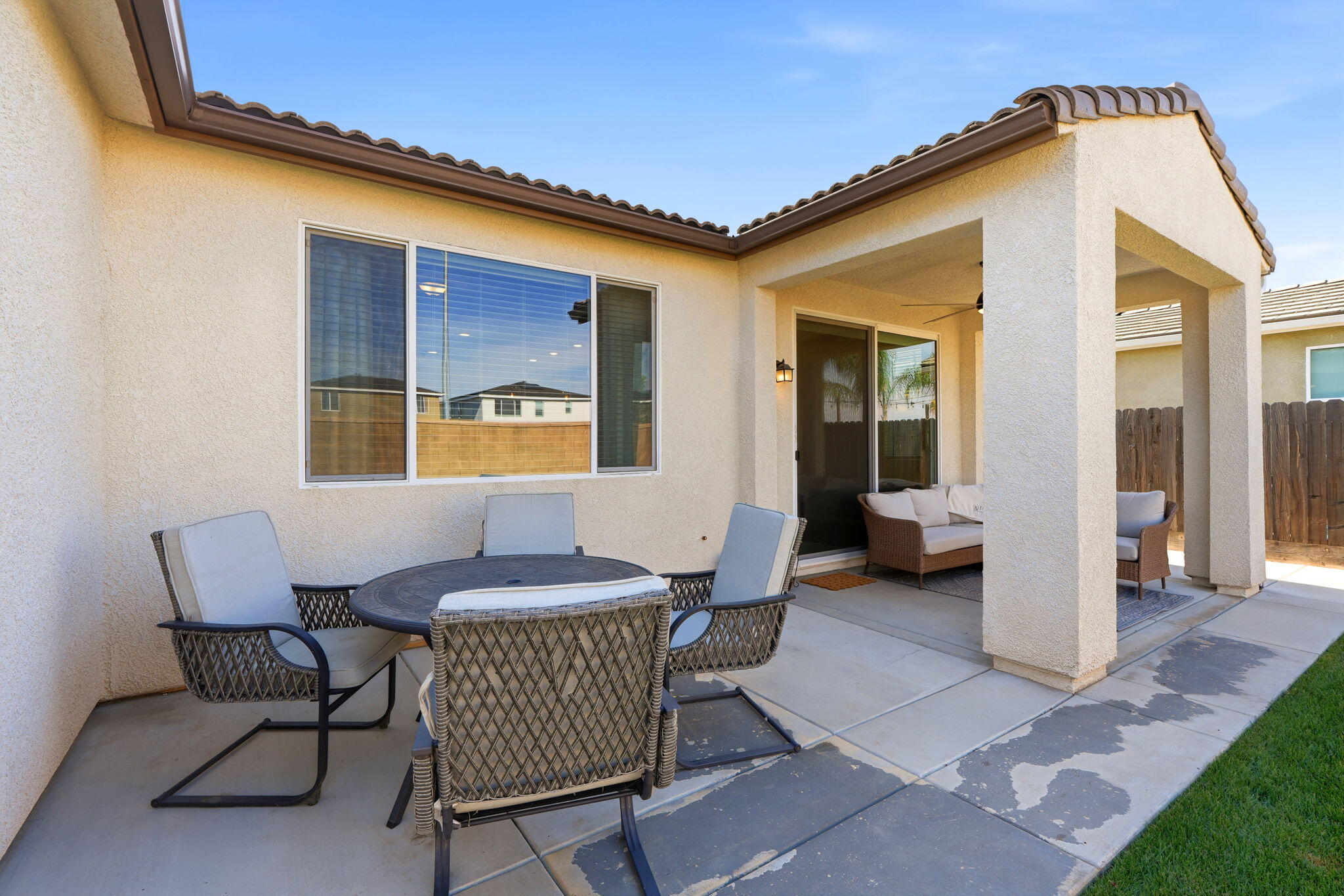 3245 Las Rosas Ave, Clovis, CA 93619
