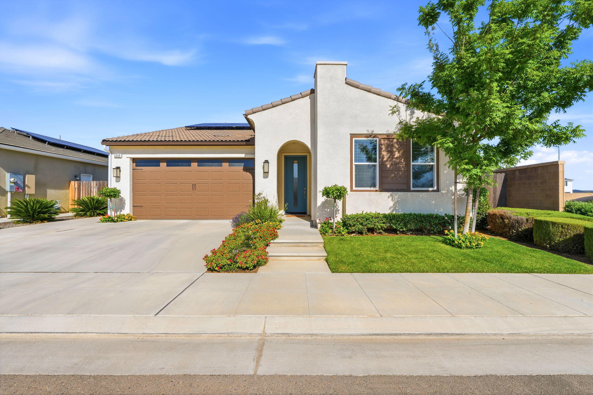 3245 Las Rosas Ave, Clovis, CA 93619