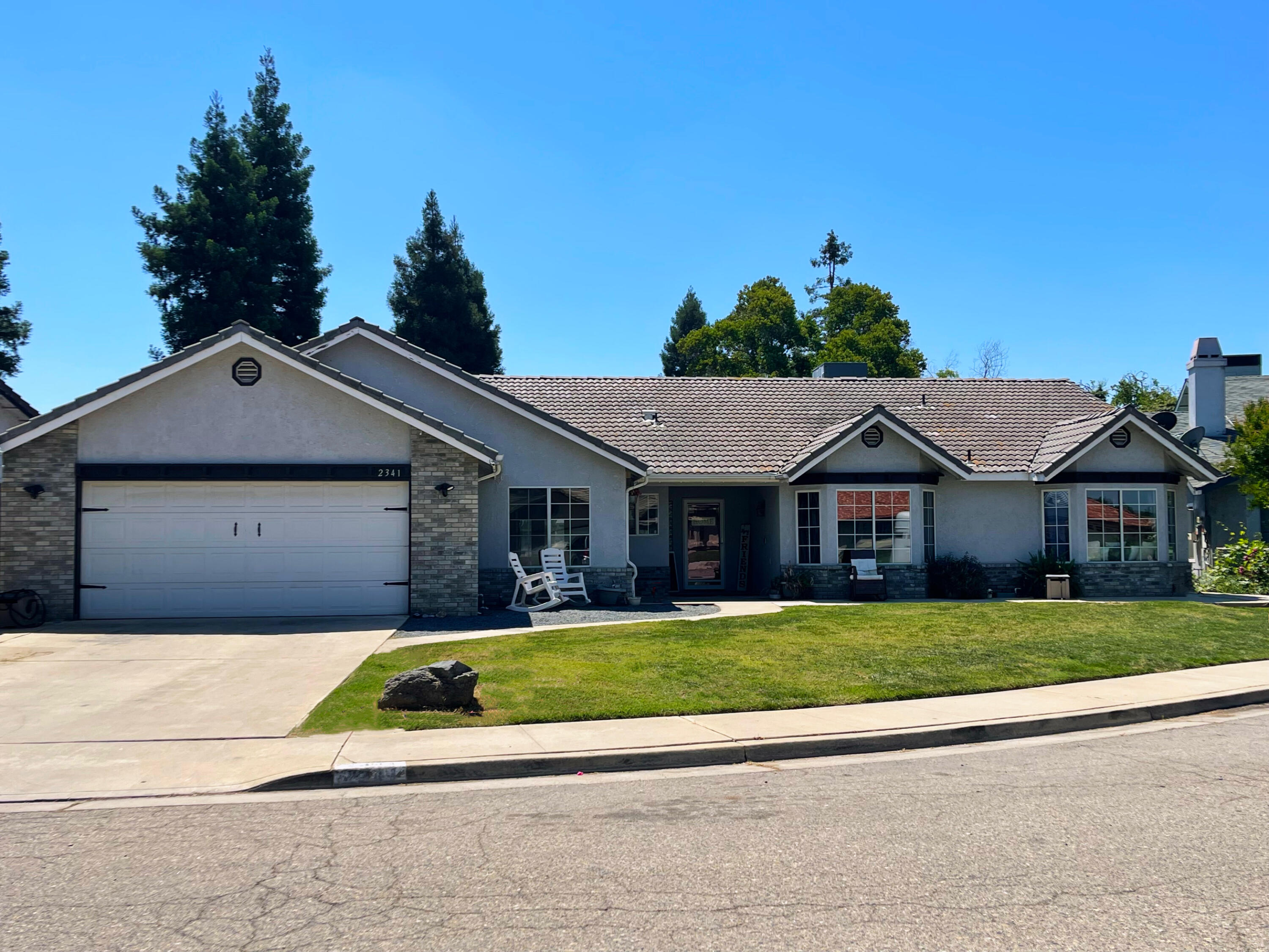 2341 E Four Creeks Ct, Visalia, CA 93292