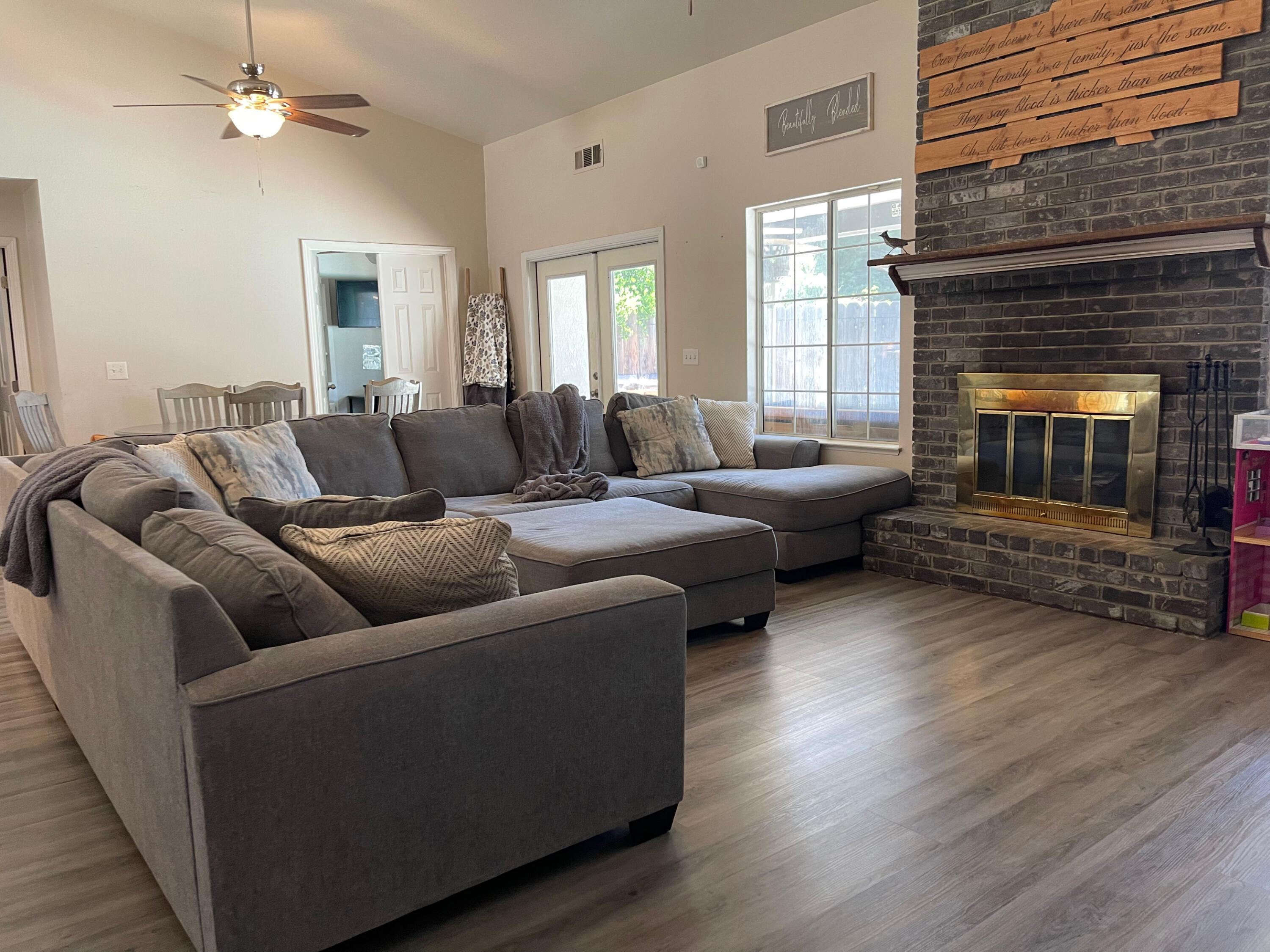 2341 E Four Creeks Ct, Visalia, CA 93292