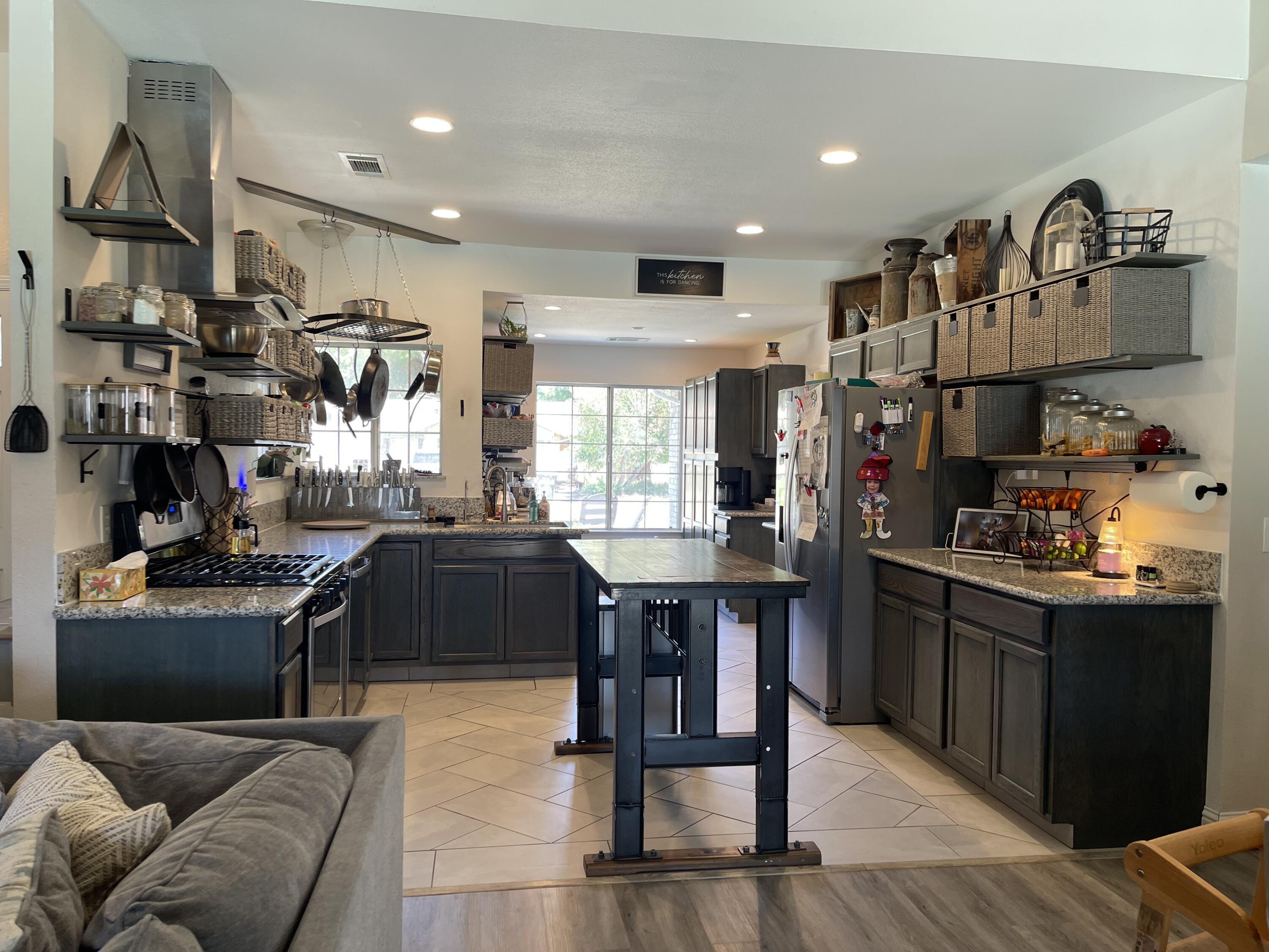 2341 E Four Creeks Ct, Visalia, CA 93292