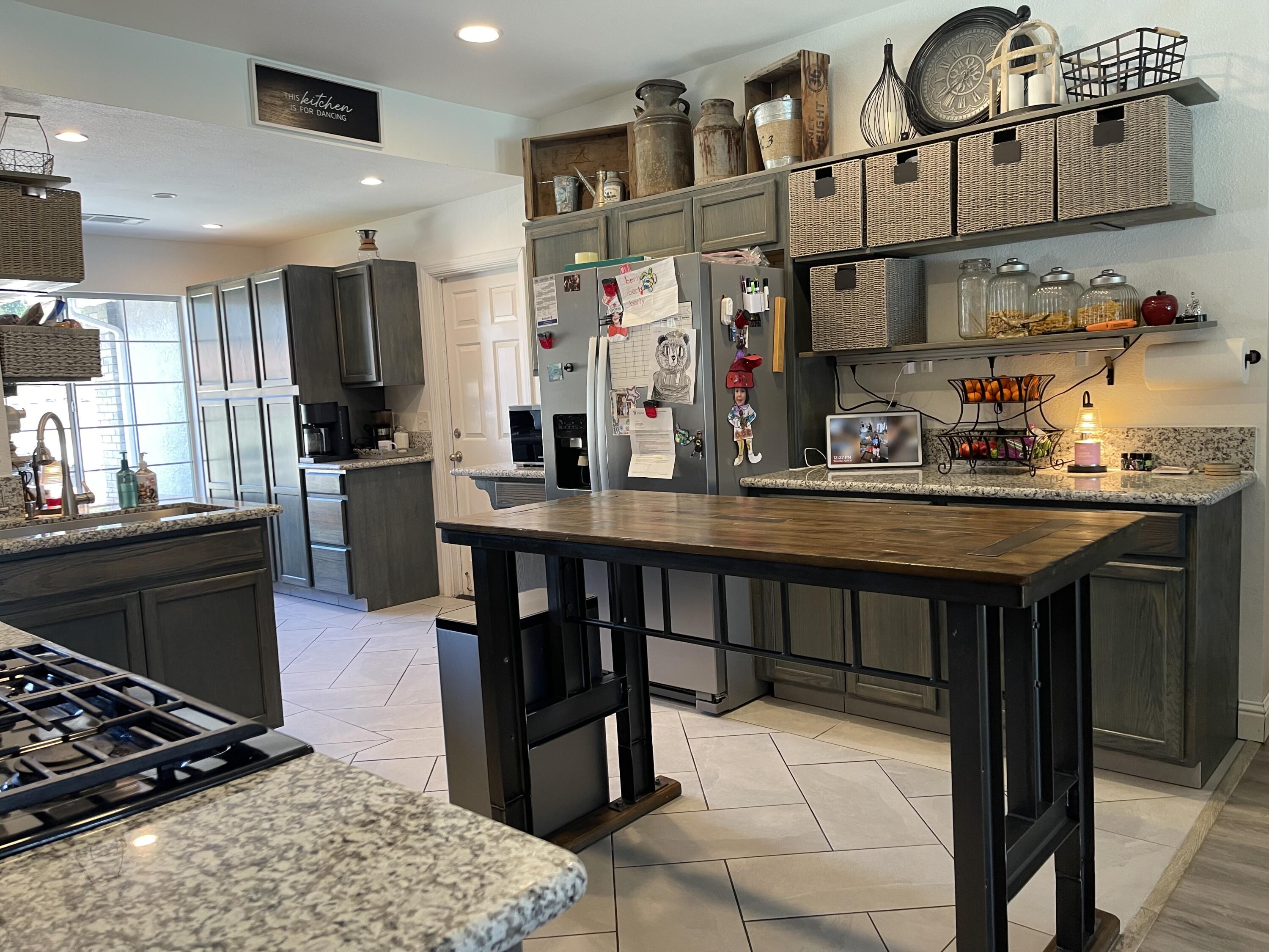 2341 E Four Creeks Ct, Visalia, CA 93292