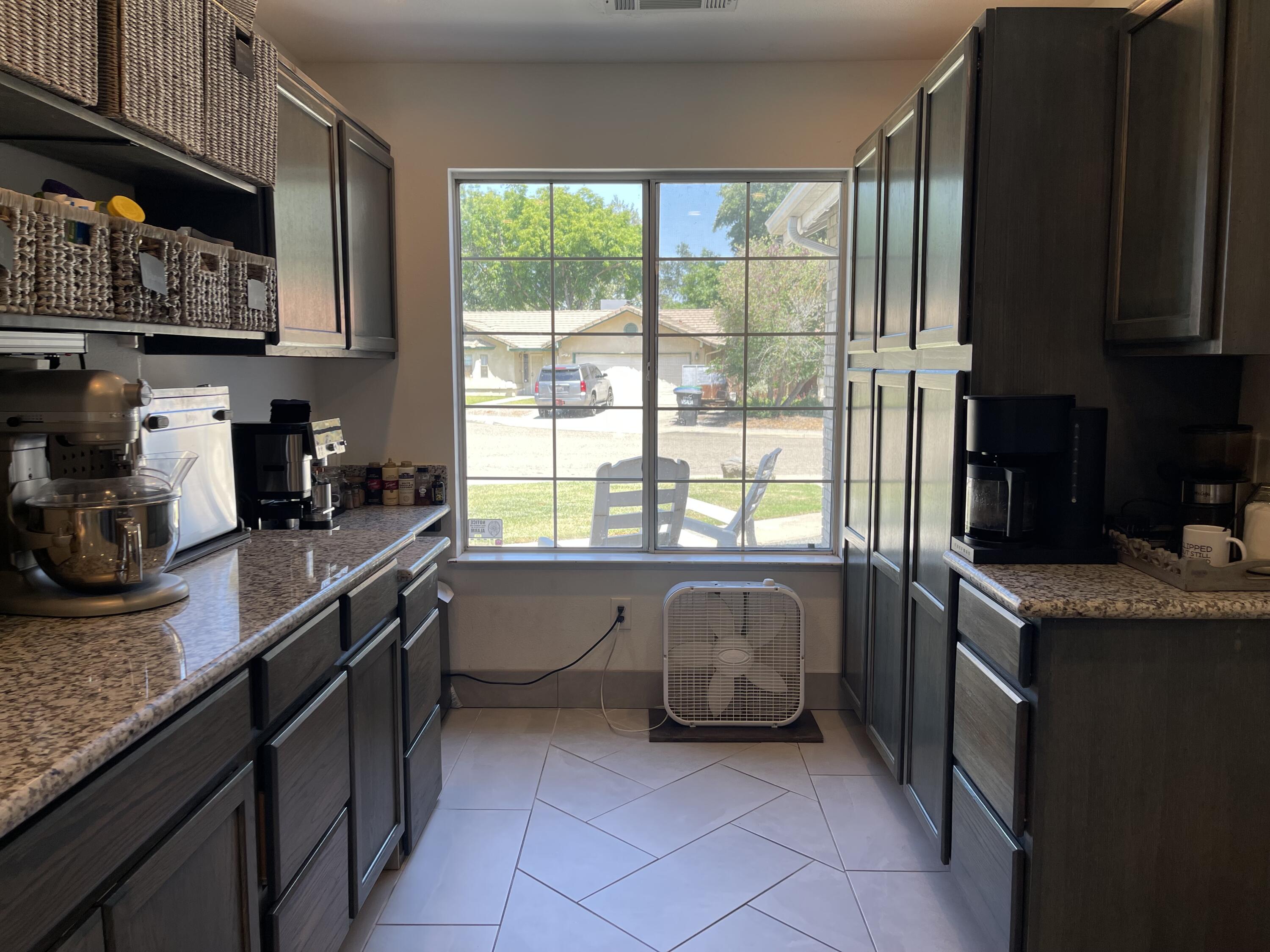 2341 E Four Creeks Ct, Visalia, CA 93292