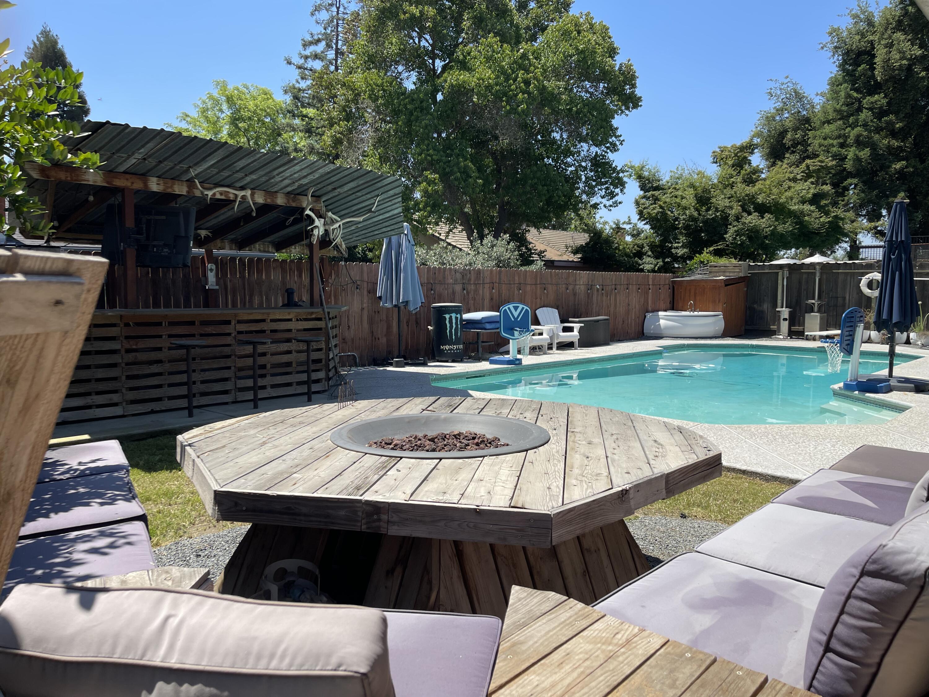 2341 E Four Creeks Ct, Visalia, CA 93292