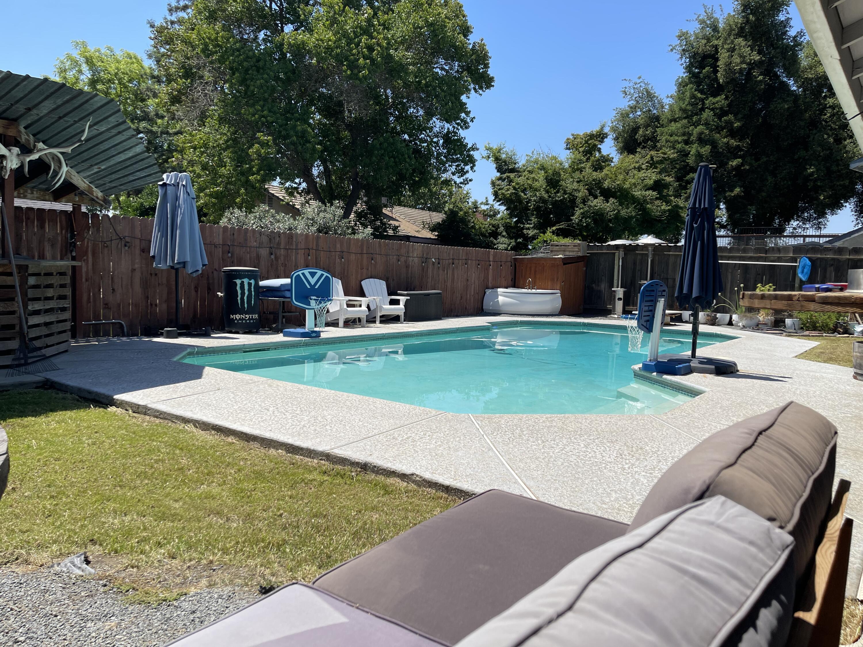 2341 E Four Creeks Ct, Visalia, CA 93292