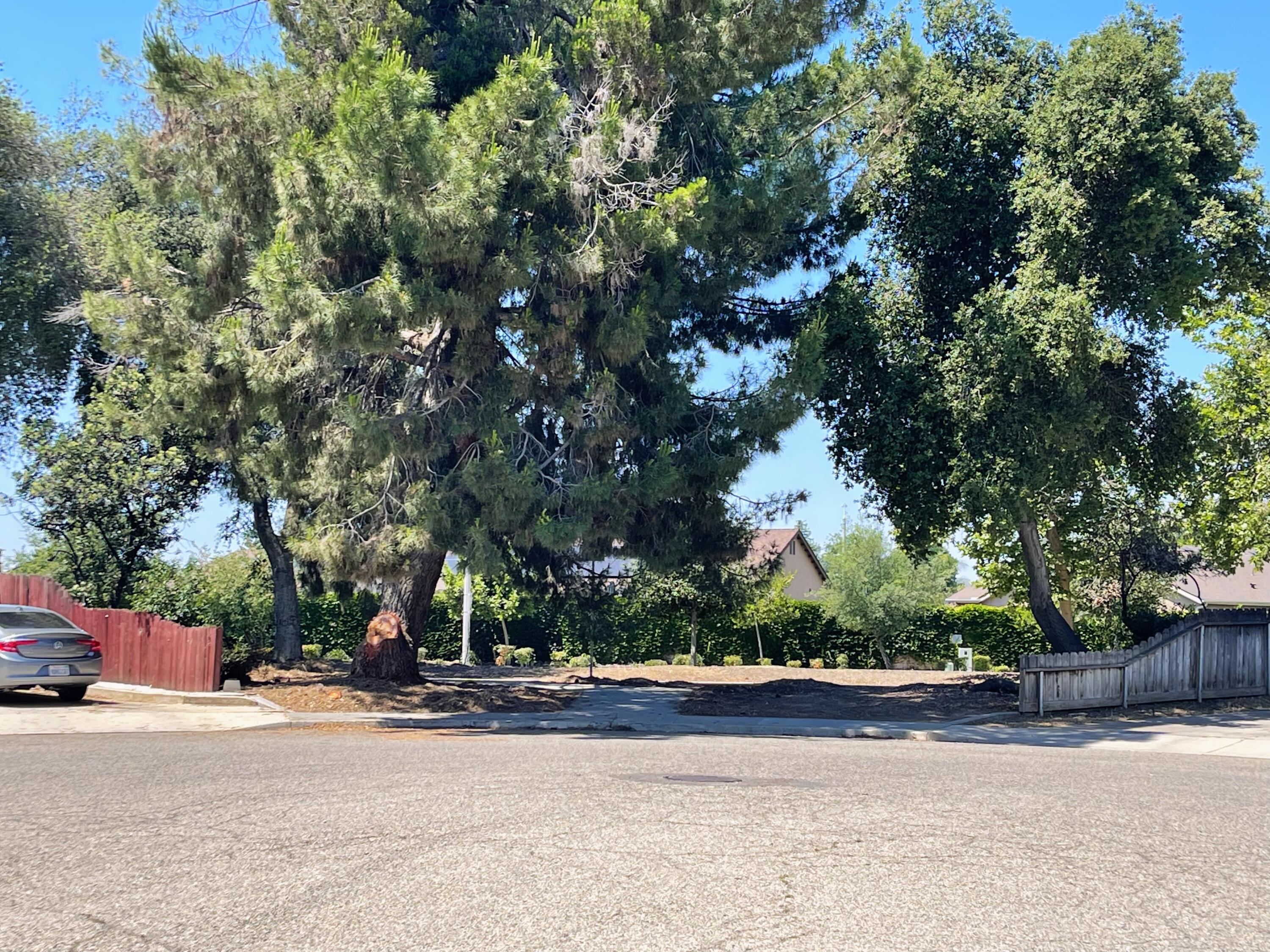 2341 E Four Creeks Ct, Visalia, CA 93292