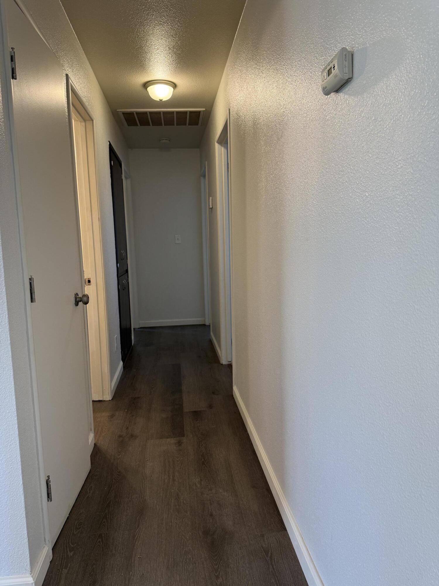 998 W Bardsley Ave, Tulare, CA 93274
