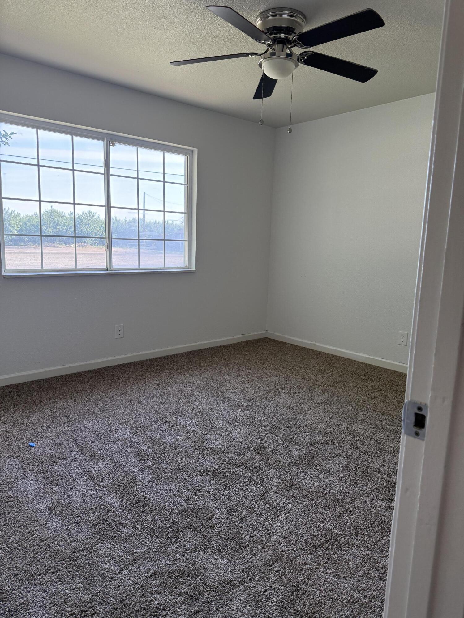 998 W Bardsley Ave, Tulare, CA 93274