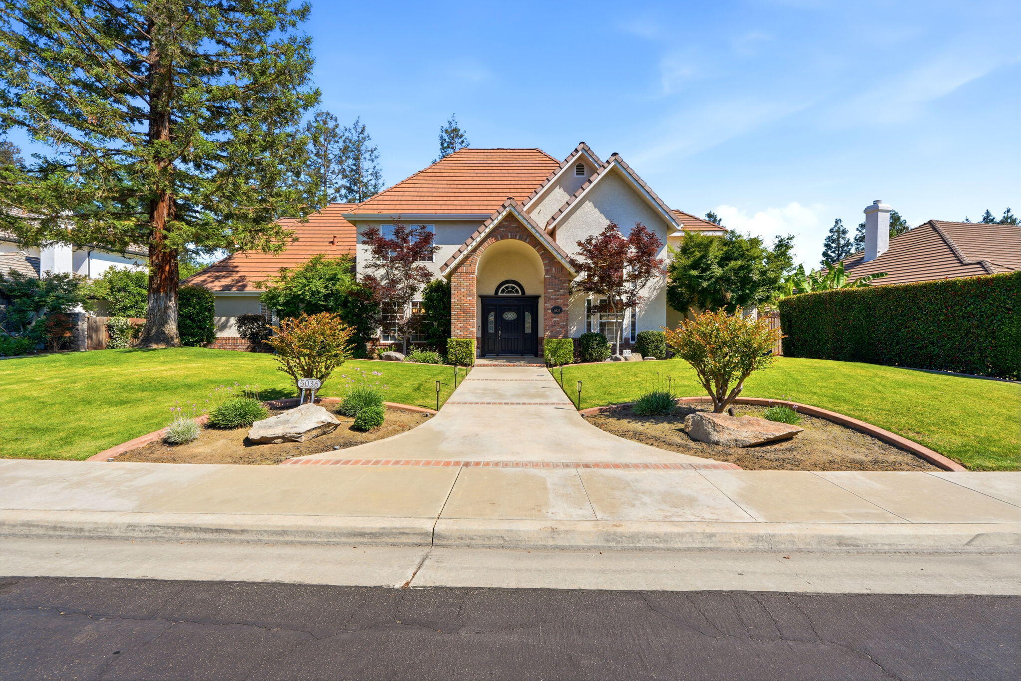 5036 Lakewood Dr, Visalia, CA 93291