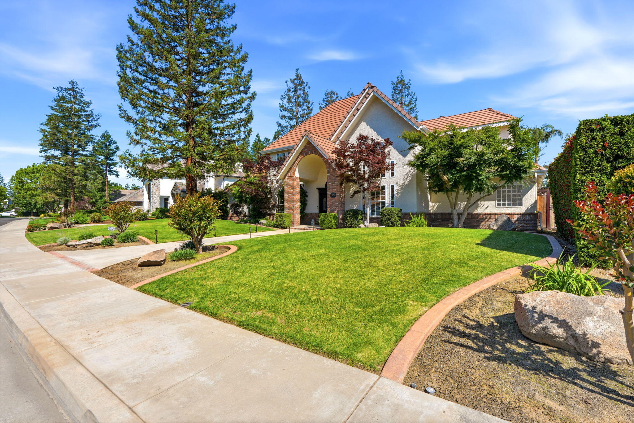5036 Lakewood Dr, Visalia, CA 93291
