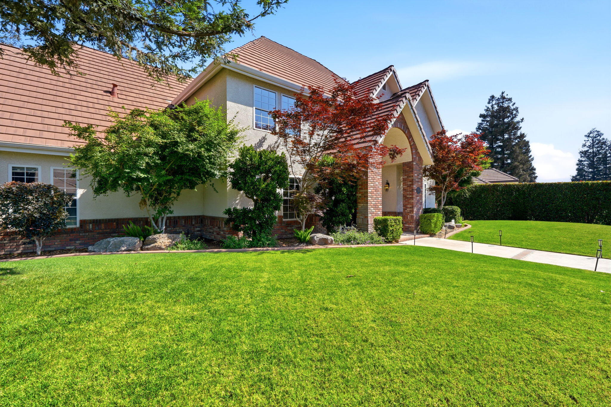 5036 Lakewood Dr, Visalia, CA 93291