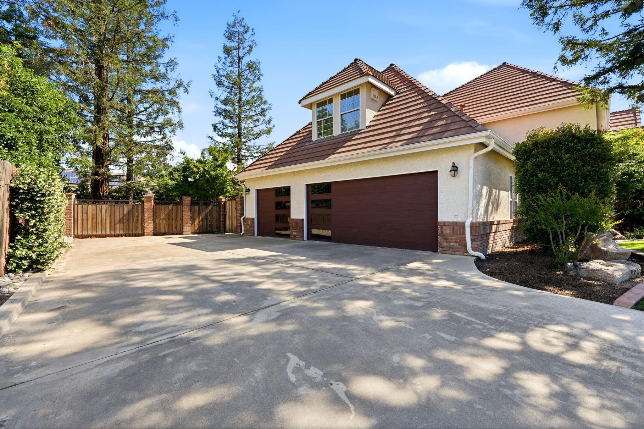 5036 Lakewood Dr, Visalia, CA 93291