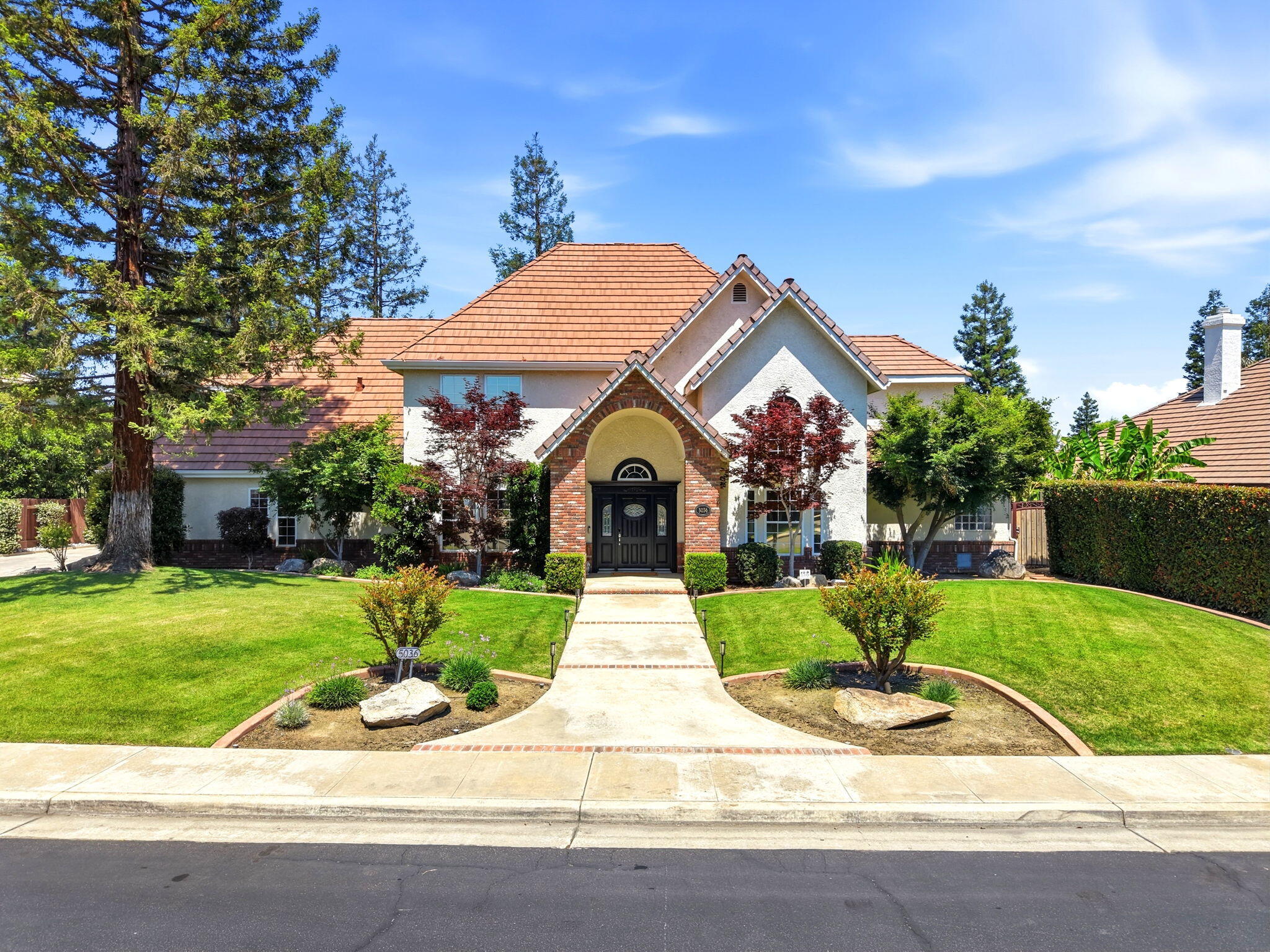 5036 Lakewood Dr, Visalia, CA 93291