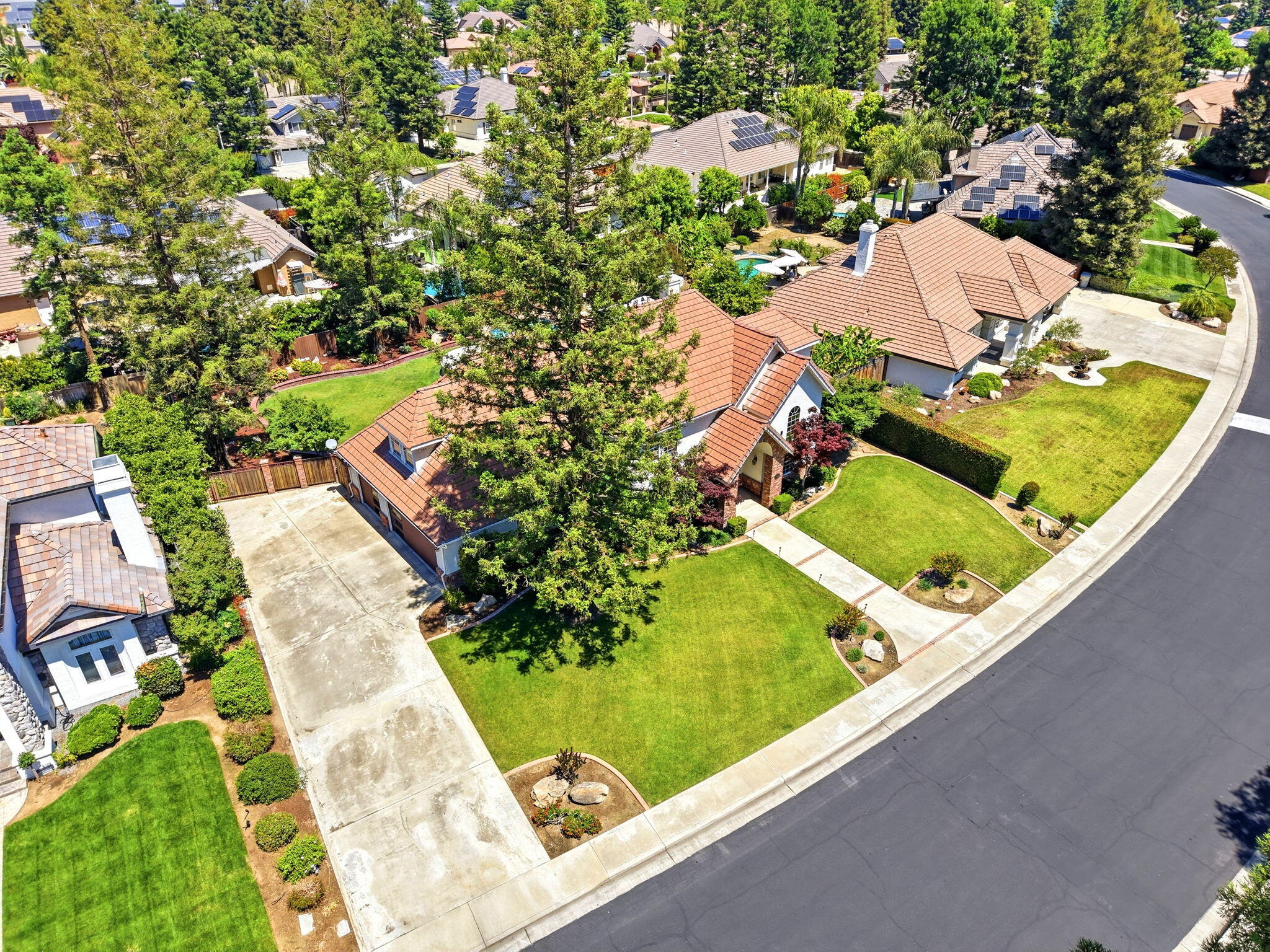 5036 Lakewood Dr, Visalia, CA 93291