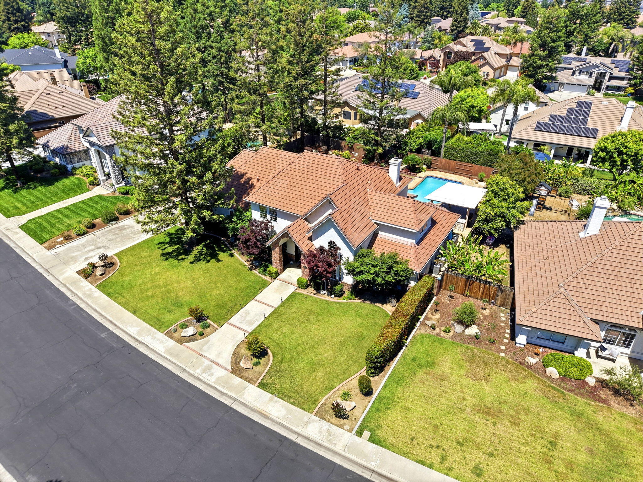 5036 Lakewood Dr, Visalia, CA 93291