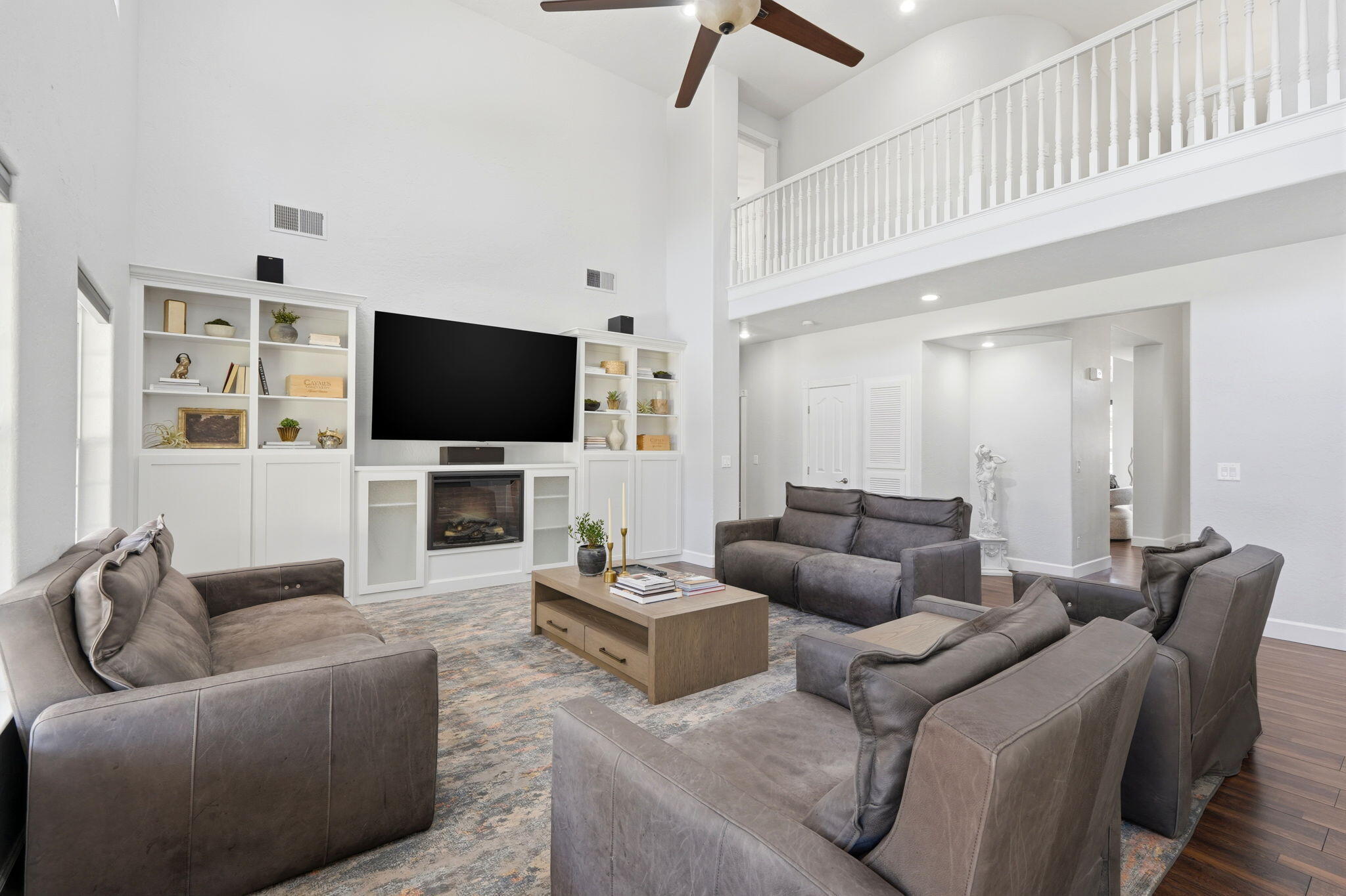 5036 Lakewood Dr, Visalia, CA 93291