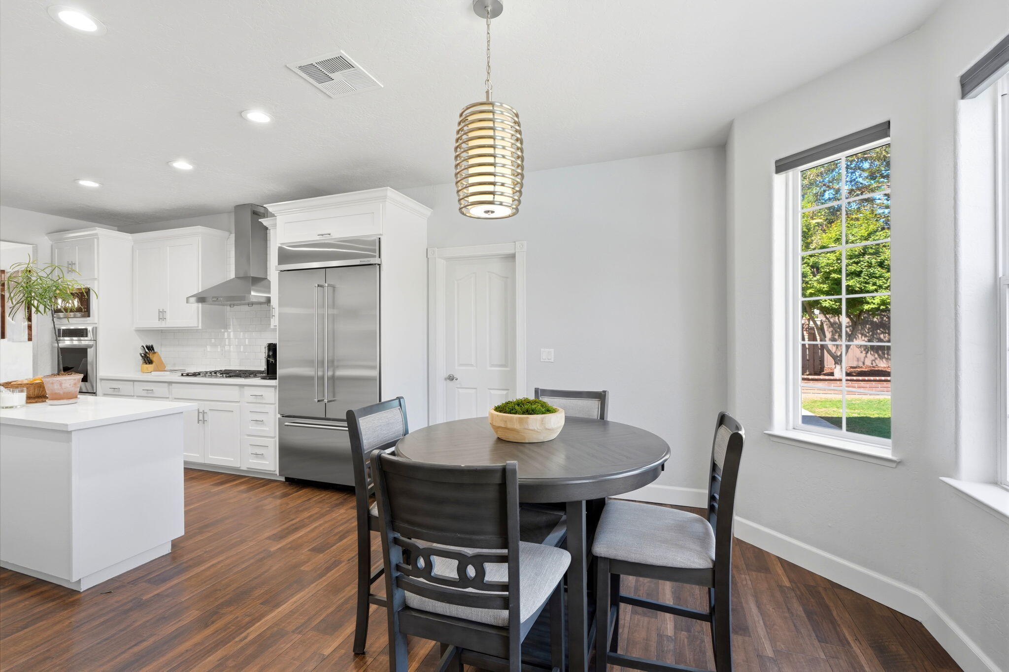 5036 Lakewood Dr, Visalia, CA 93291