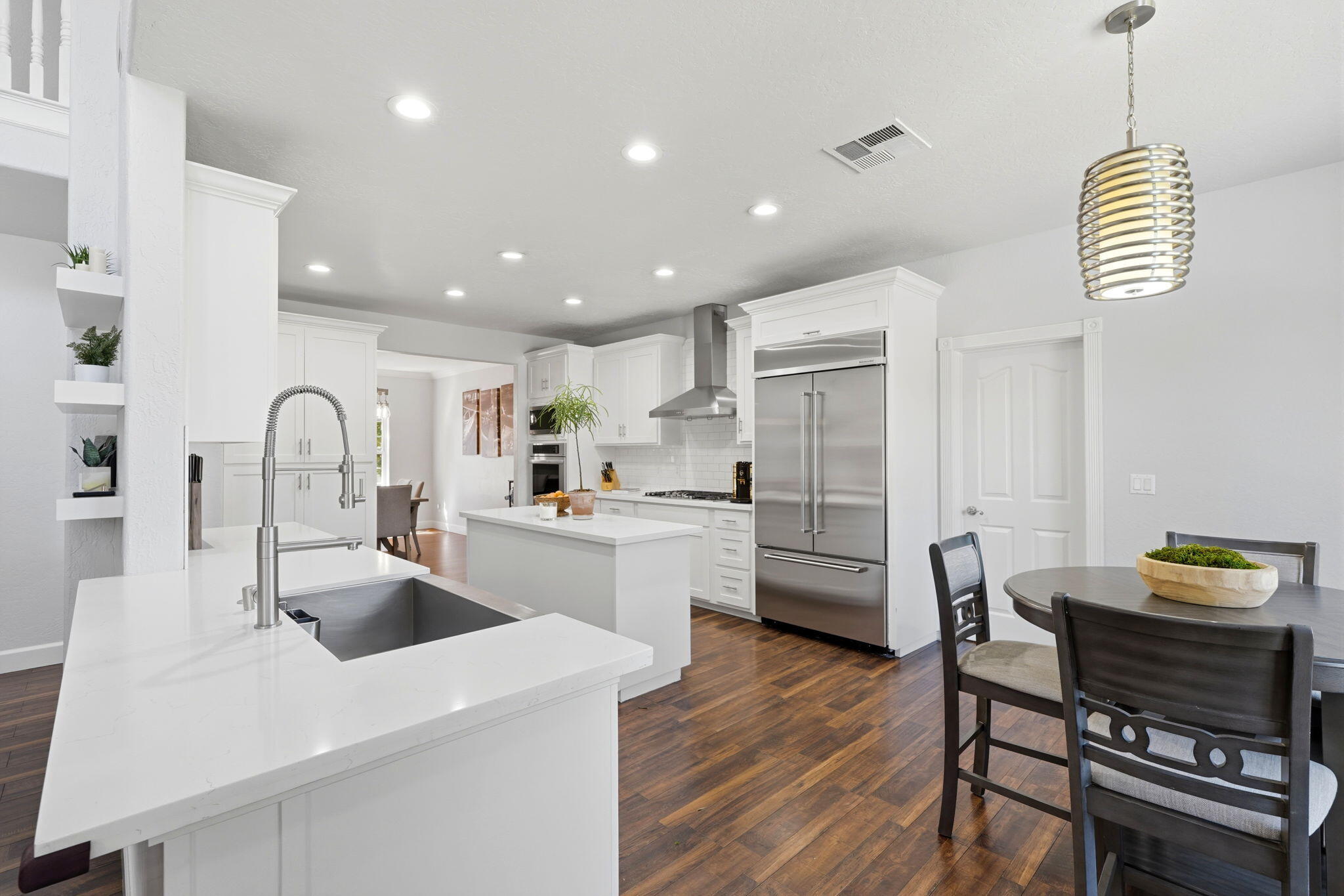 5036 Lakewood Dr, Visalia, CA 93291