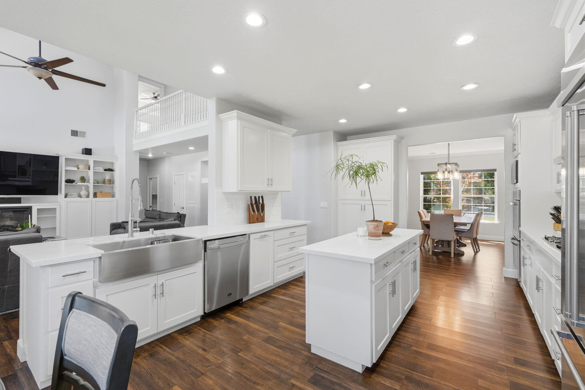 5036 Lakewood Dr, Visalia, CA 93291