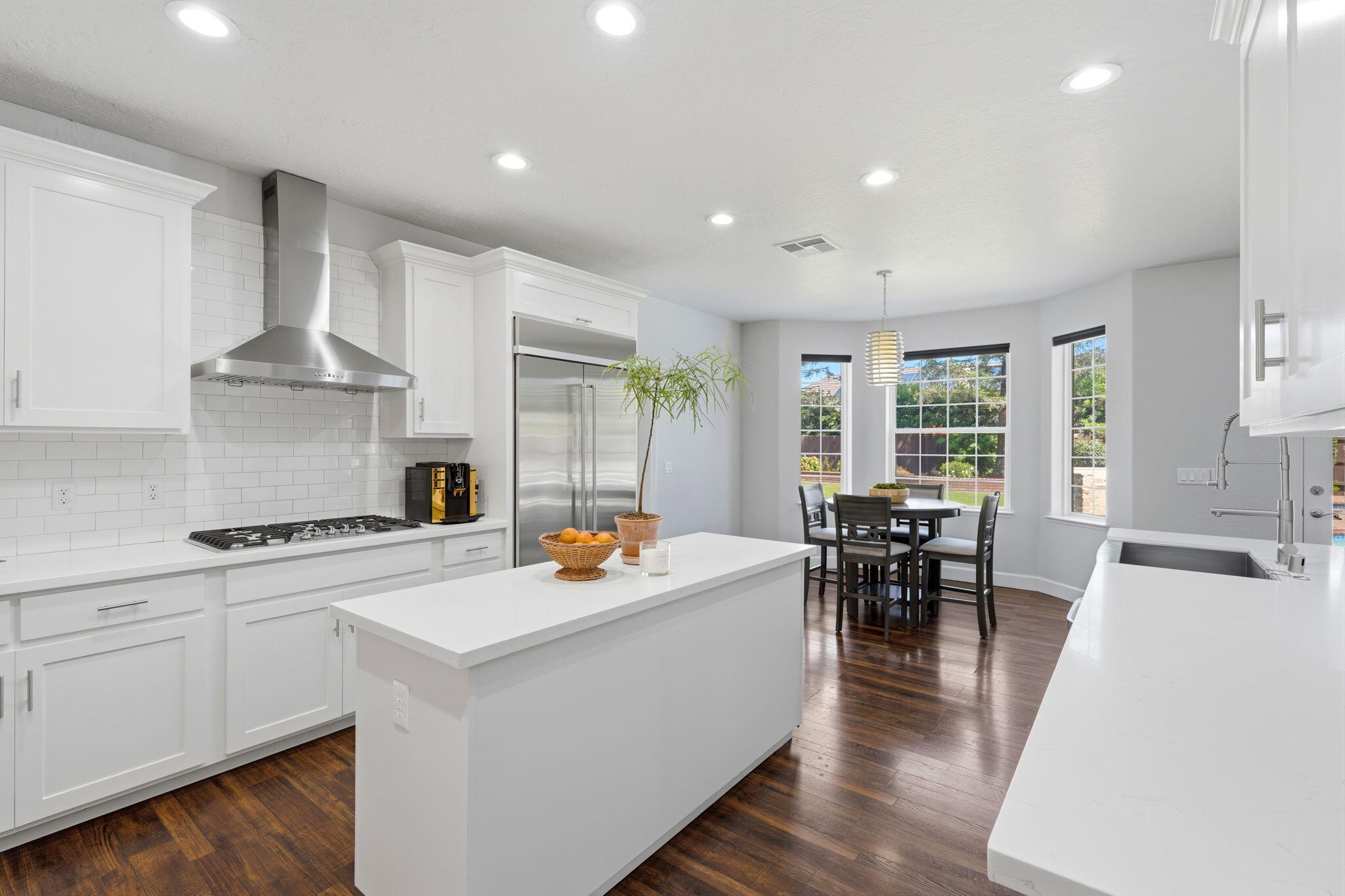 5036 Lakewood Dr, Visalia, CA 93291