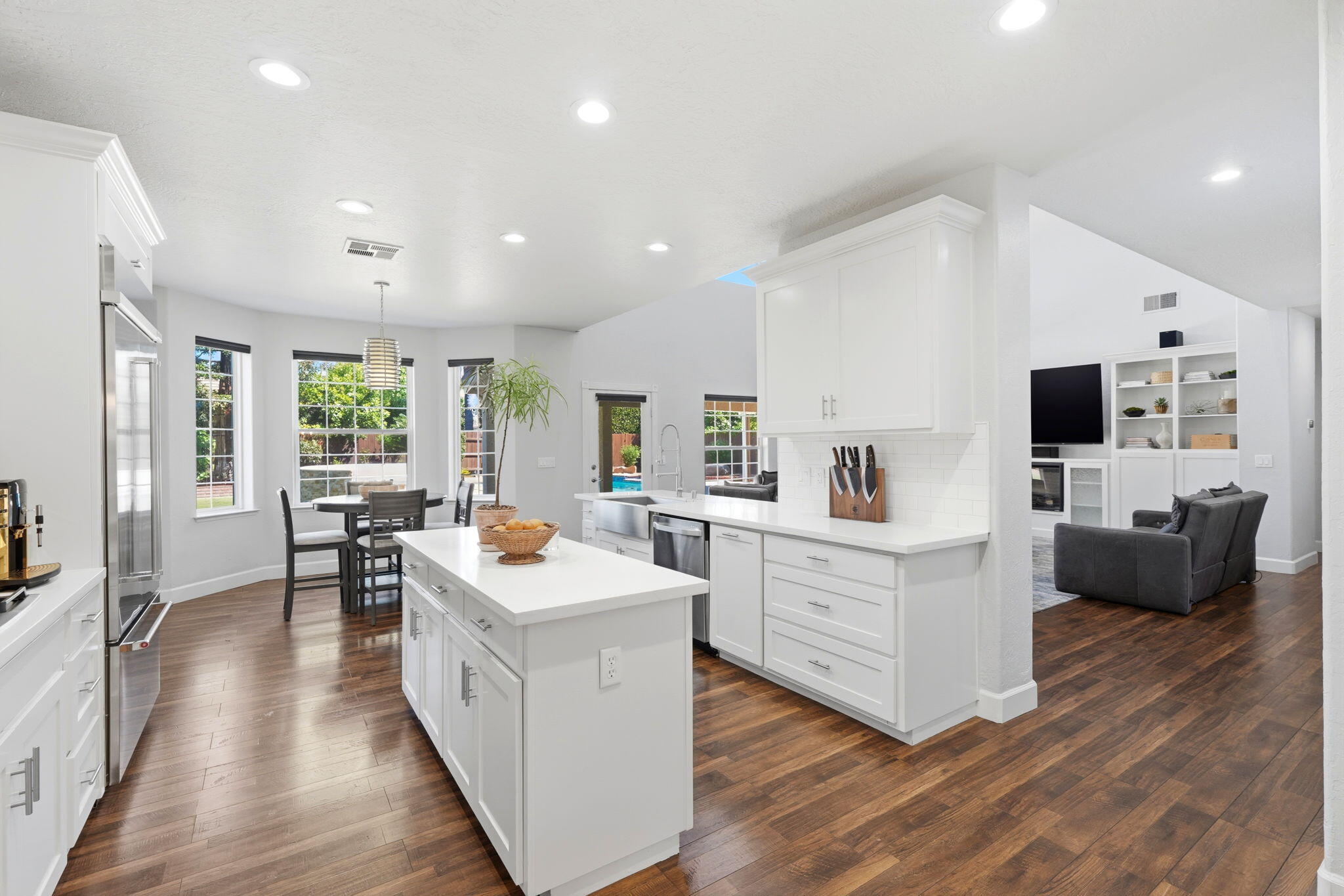 5036 Lakewood Dr, Visalia, CA 93291